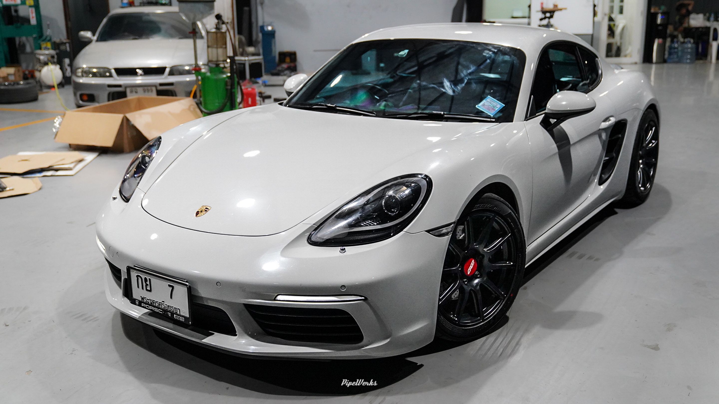 White Porsche 718 Cayman Base with 18" SM-10 Apex wheels in Satin Black