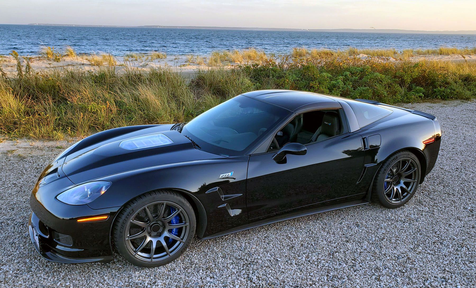 Black Chevrolet C6 Corvette ZR-1 with 19" SM-10 Apex wheels in Anthracite