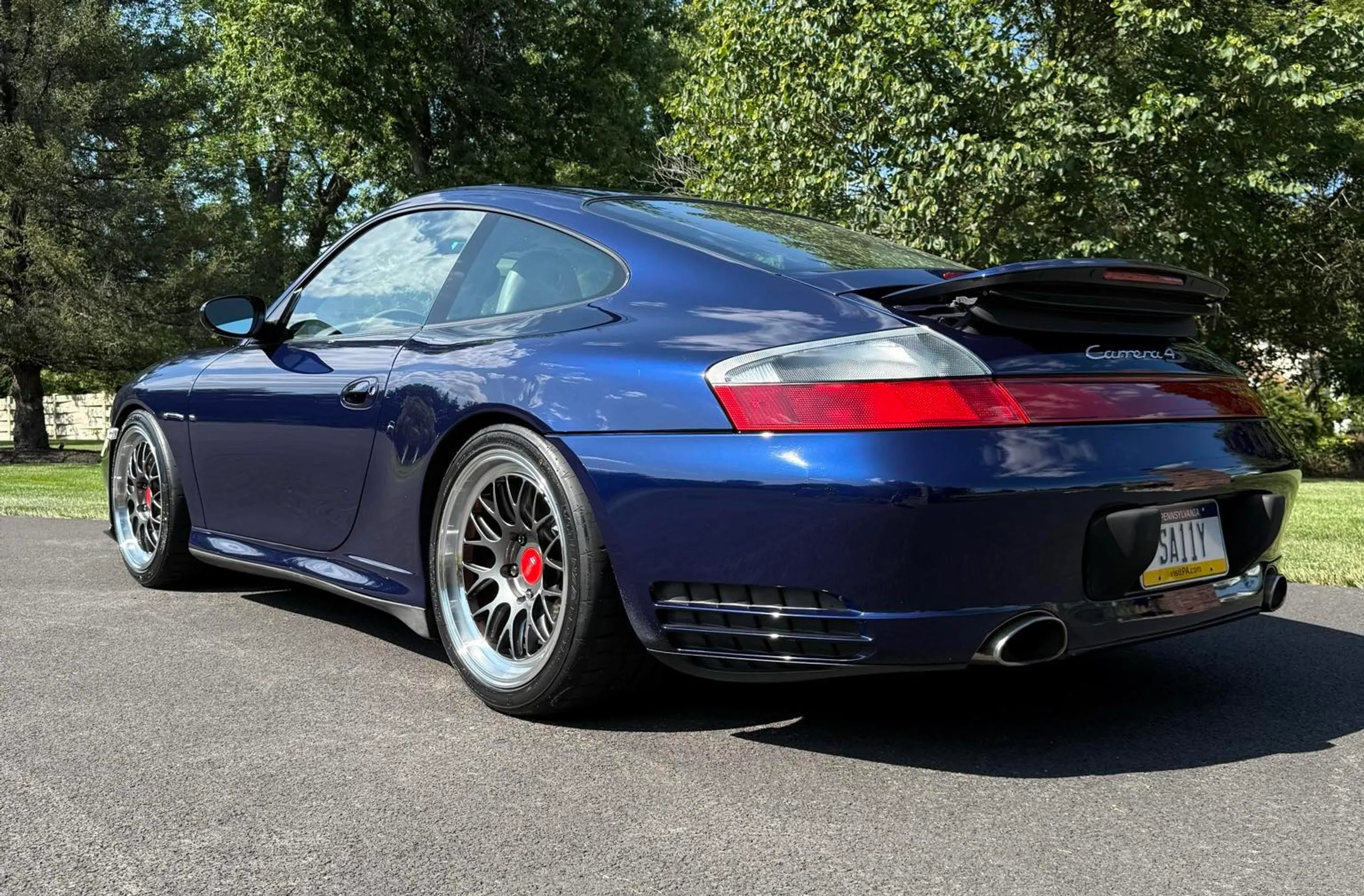 Blue Porsche 911 996 Carrera 4S with 18" ML-10RT Apex wheels in Machined Lip Anthracite