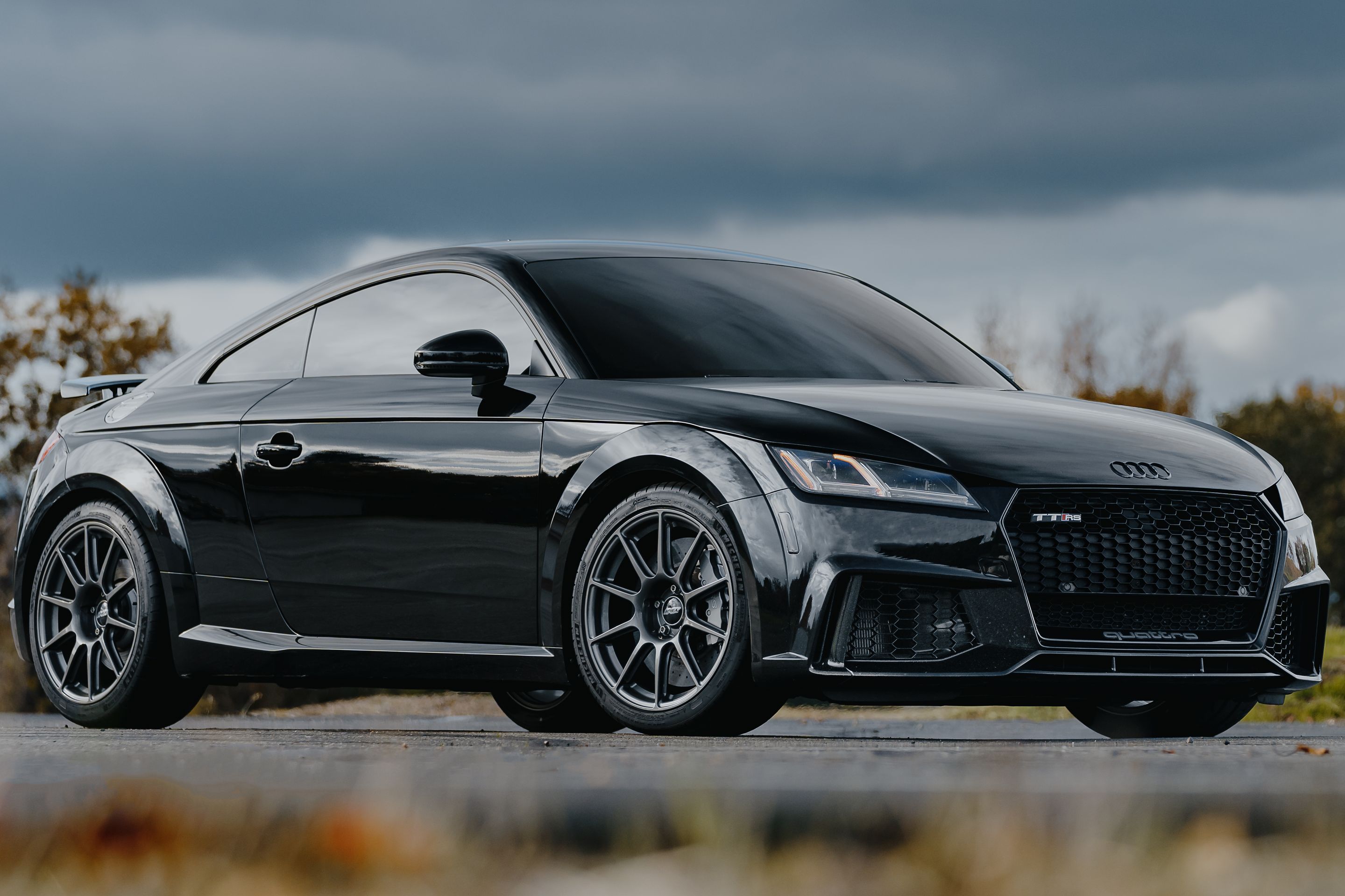 Black Audi FV/8S TT RS with 18" SM-10 Apex wheels in Anthracite