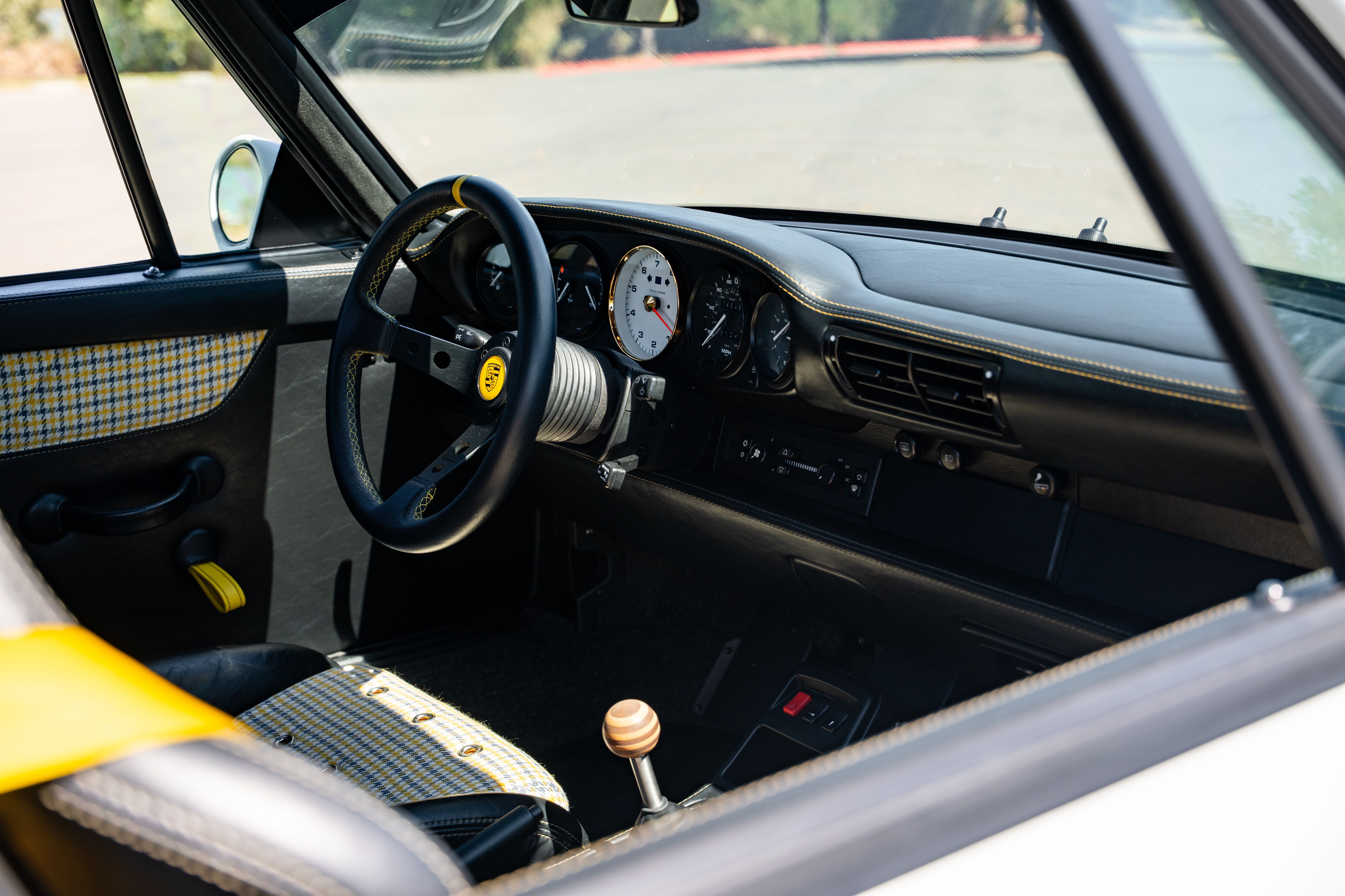 Porsche 911 993 Carrera with 18