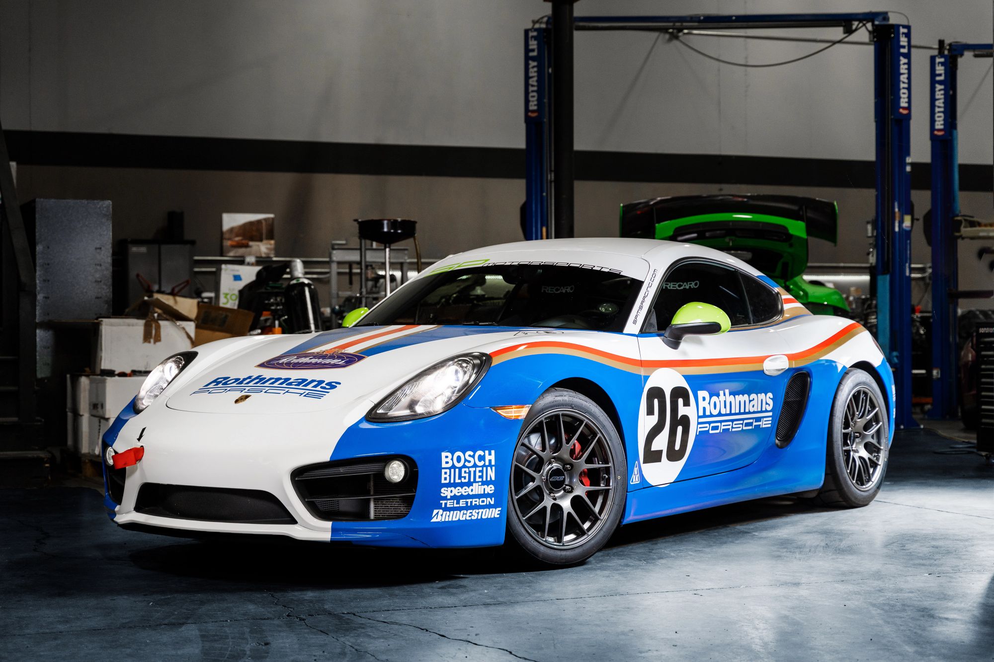 White Porsche 981 Cayman S with 18" EC-7R Apex wheels in Anthracite