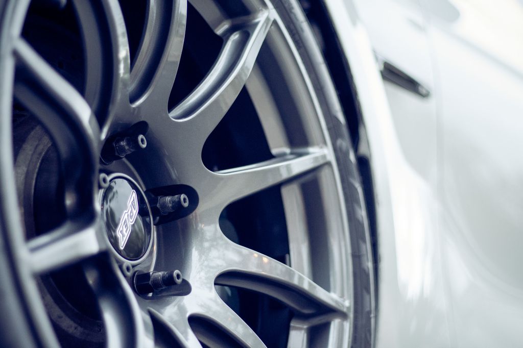 White BMW F80 M3 with 18" SM-10 Apex wheels in Anthracite