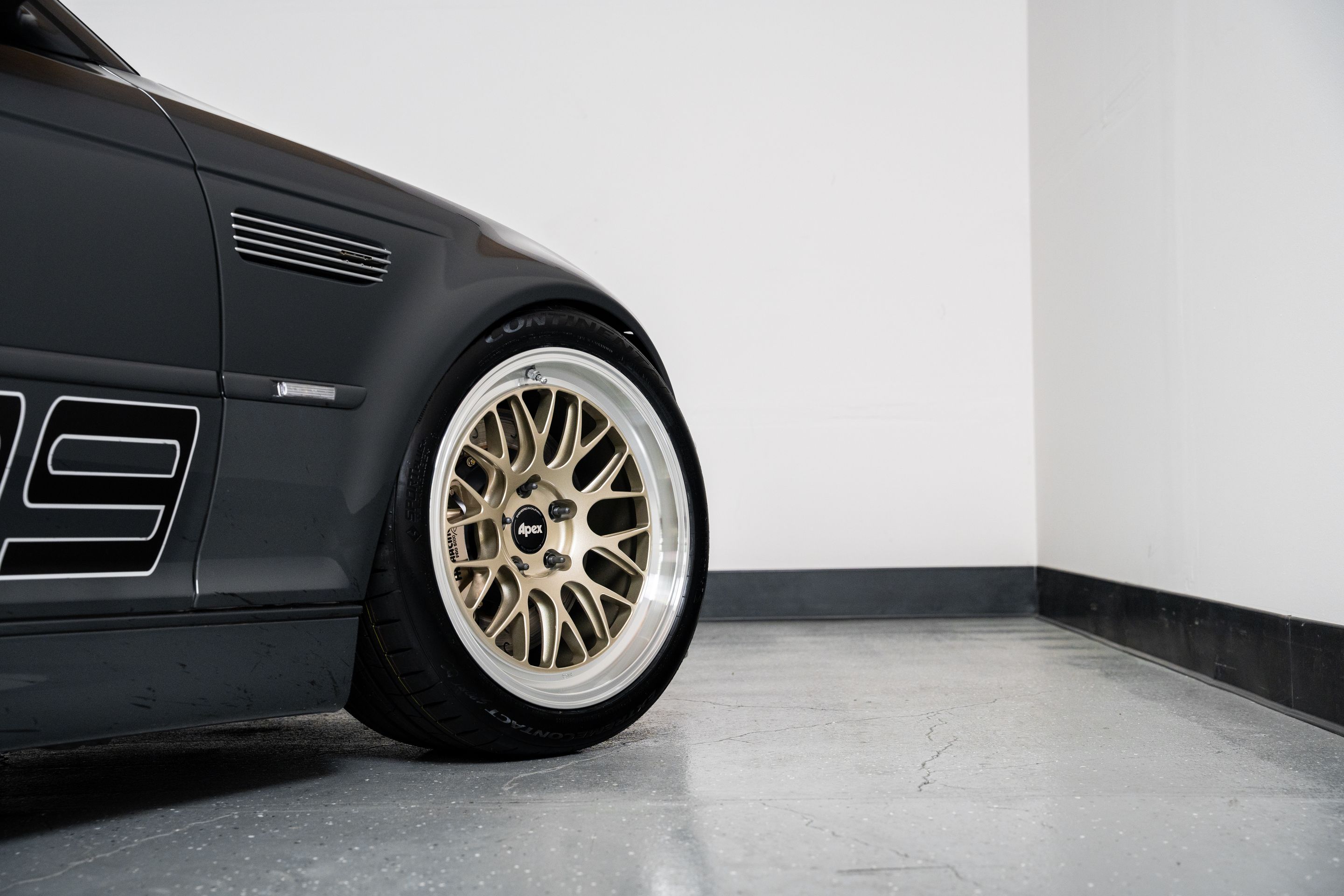 Grey BMW E46 M3 with 18" ML-10RT Apex wheels in Machined Lip Gloss Motorsport Gold