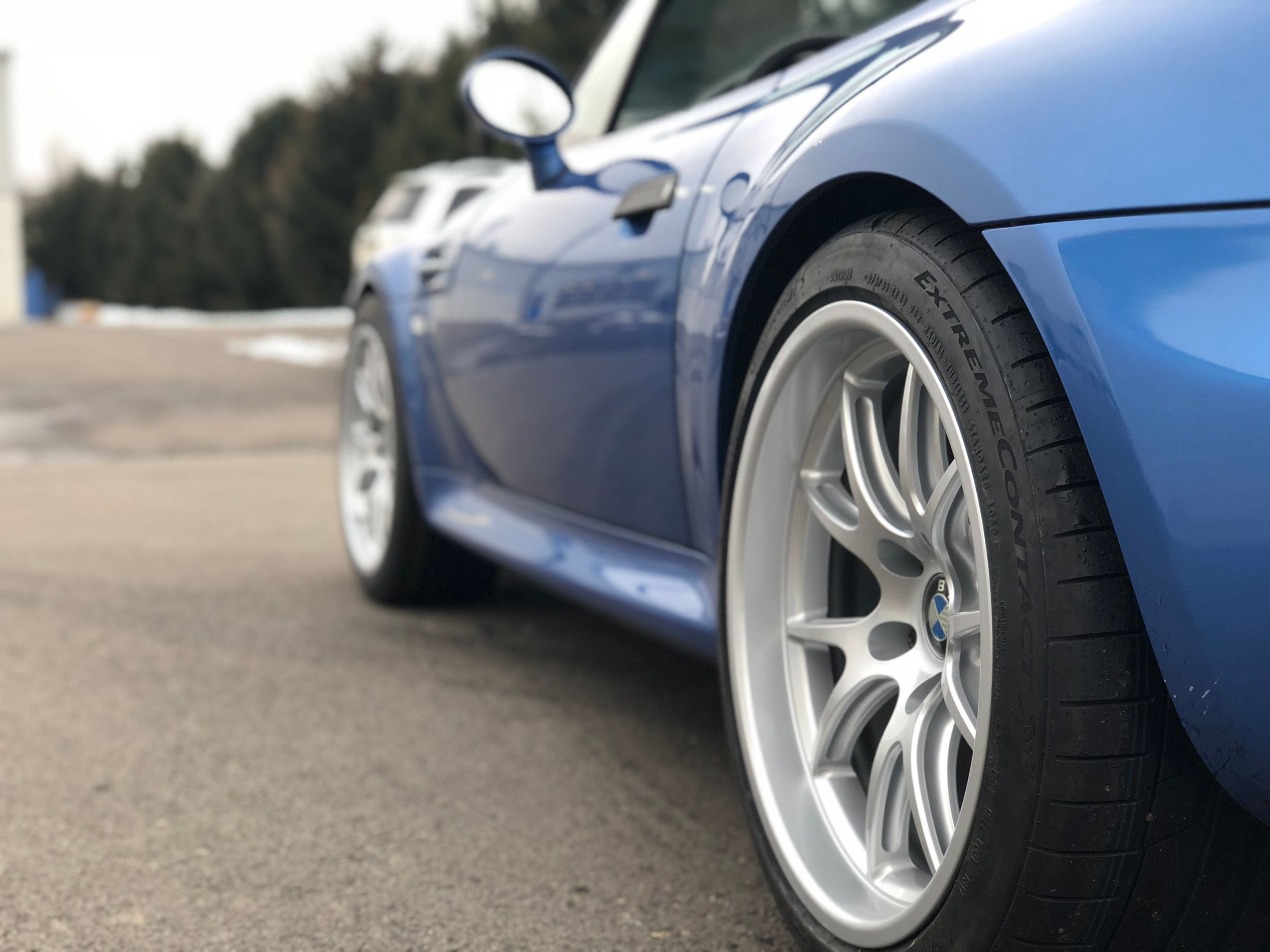 Blue BMW E36/7 Roadster Z3 M with 18" FL-5 Apex wheels in Race Silver