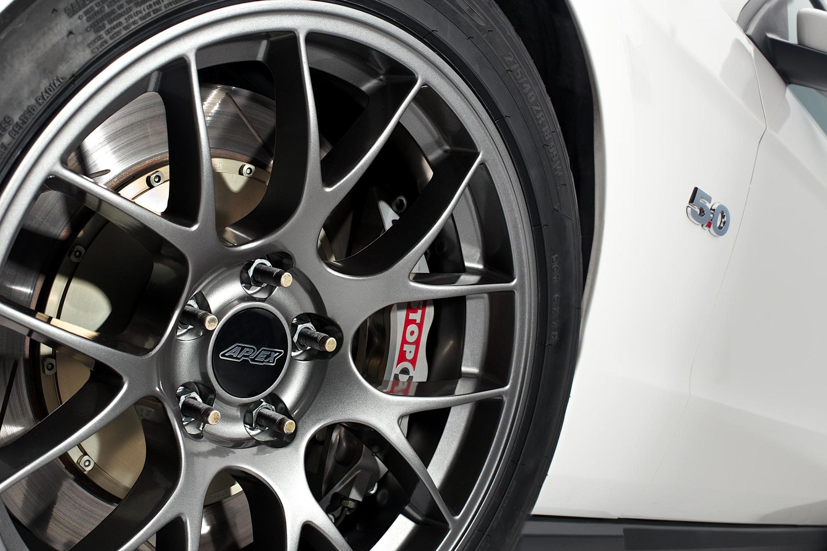 White Ford S197 Mustang GT with 18" EC-7 Apex wheels in Anthracite