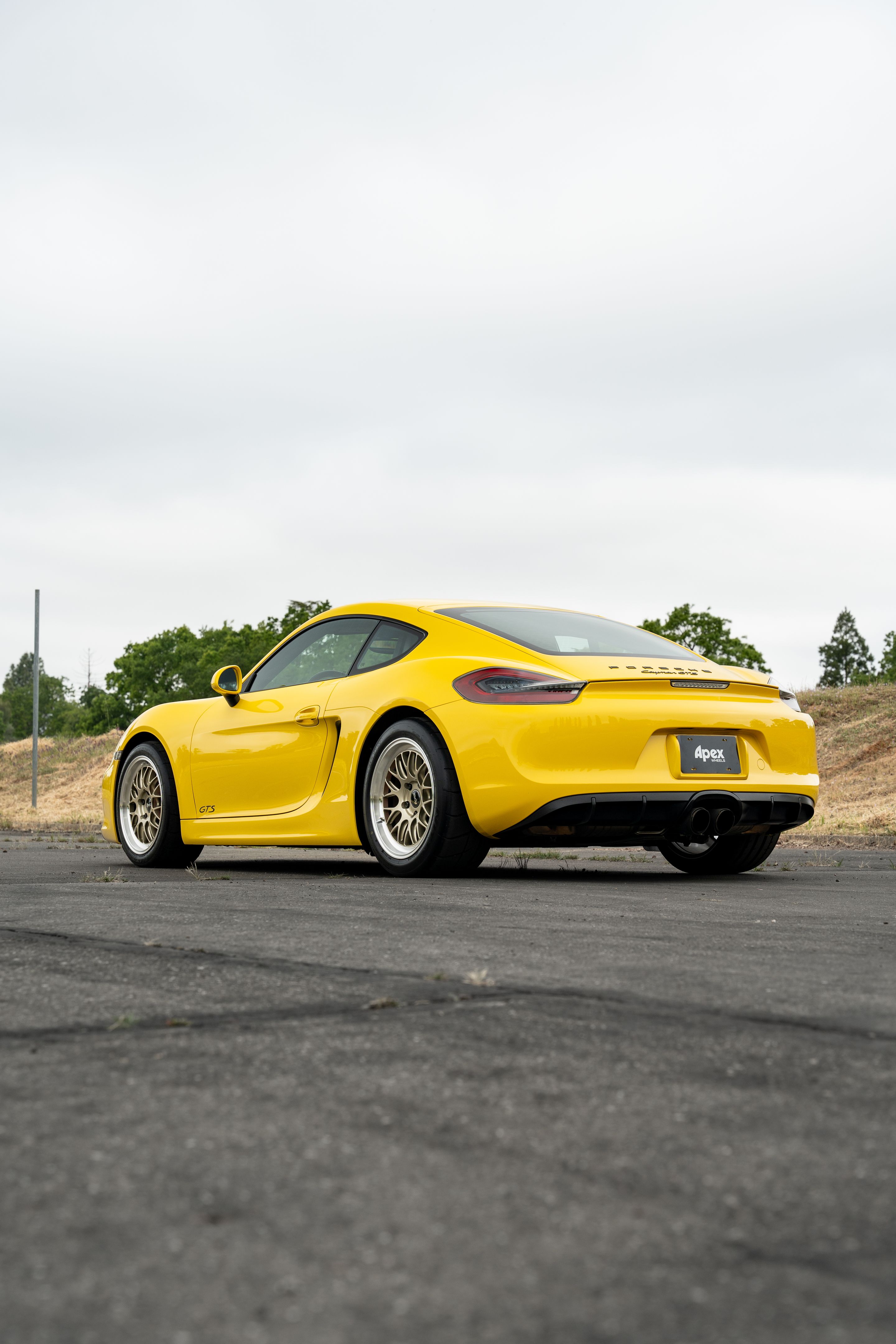 Yellow Porsche 981 Cayman GTS with 18" ML-10RT Apex wheels in Machined Lip Gloss Motorsport Gold