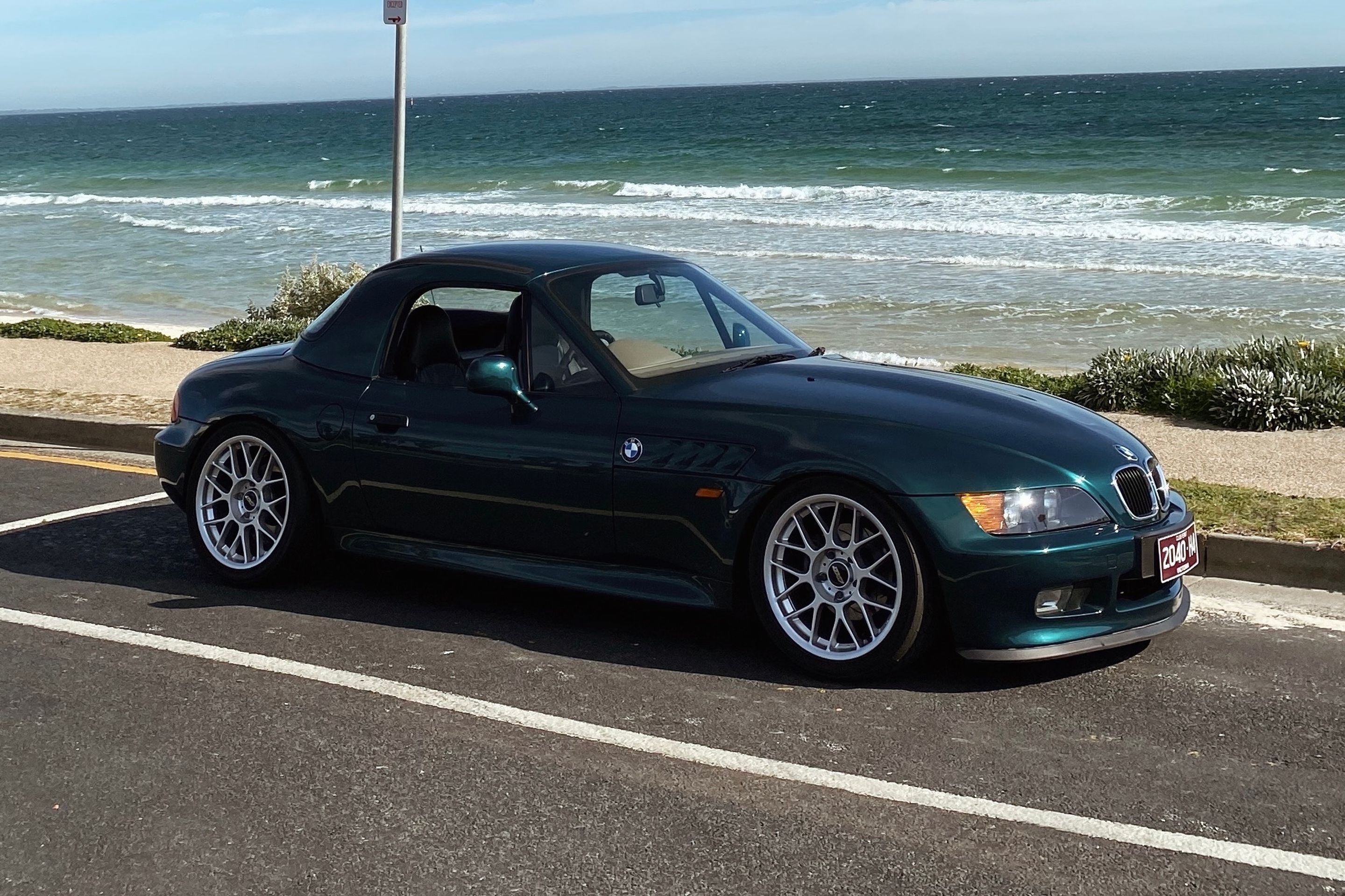 Green BMW E36/7 Roadster Z3 with 17" ARC-8 Apex wheels in Hyper Silver