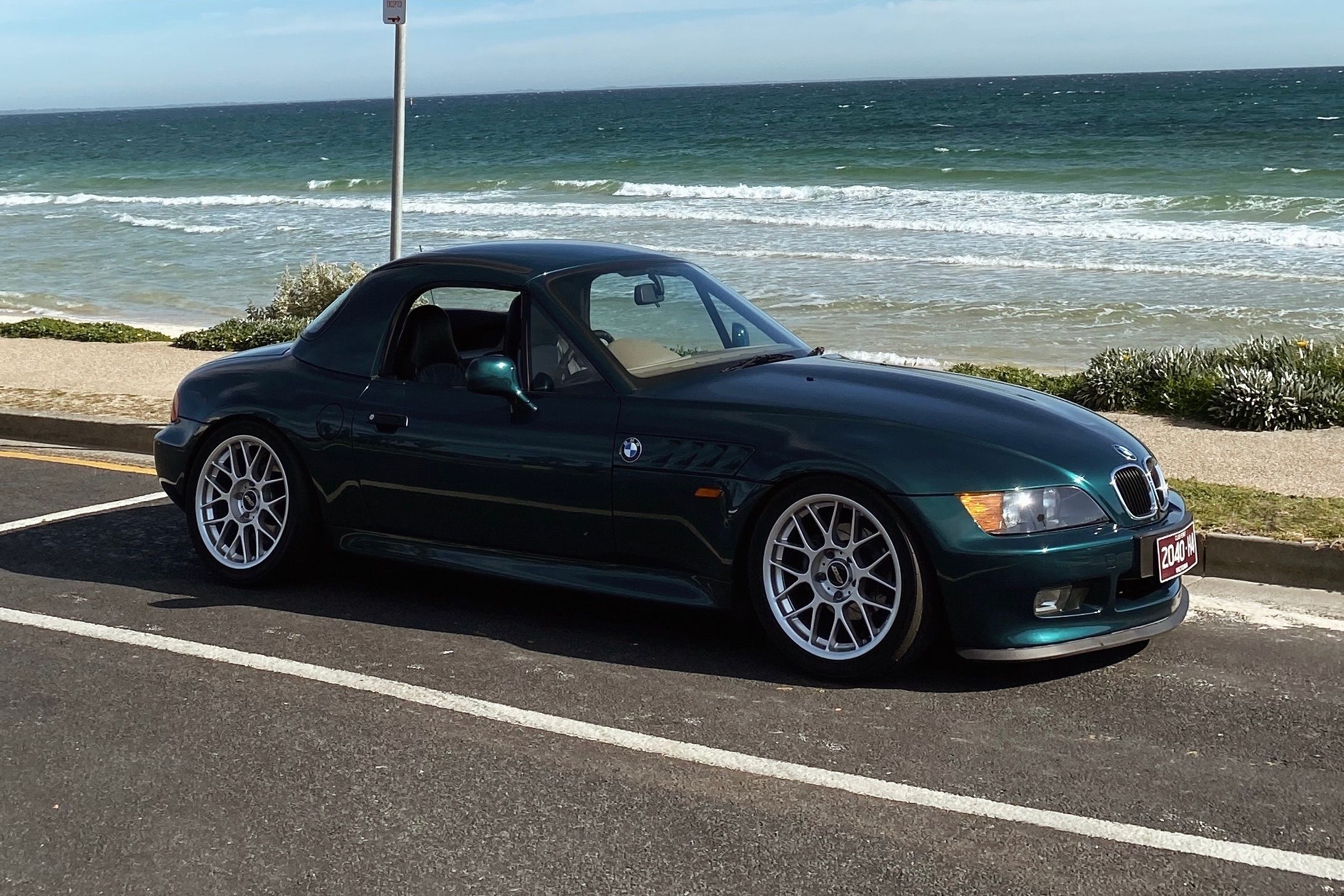 Green BMW E36/7 Roadster Z3 with 17" ARC-8 Apex wheels in Hyper Silver