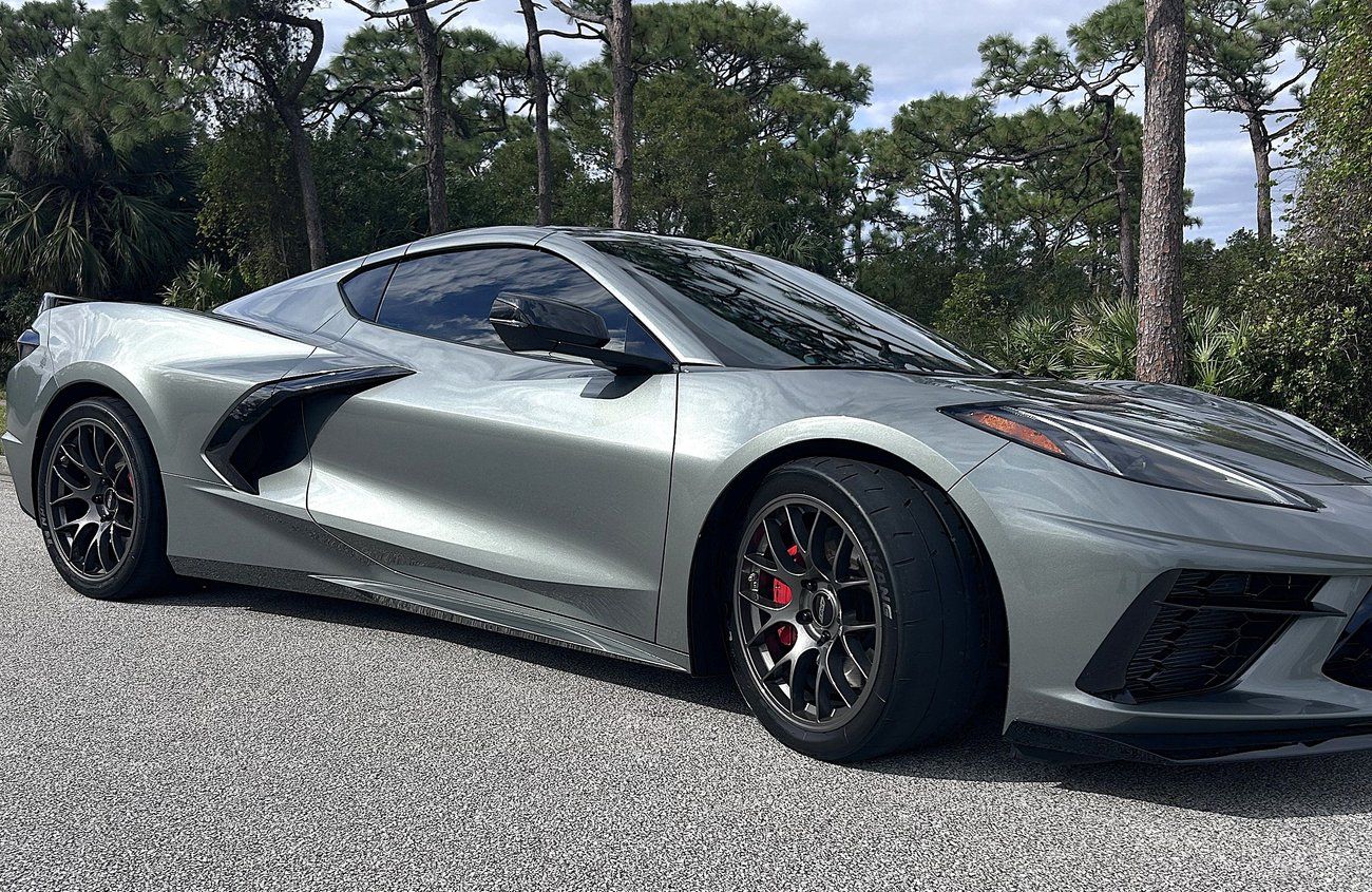 Grey Chevrolet C8 Corvette Stingray/Z51 with 18"/19" EC-7 Apex wheels in Anthracite