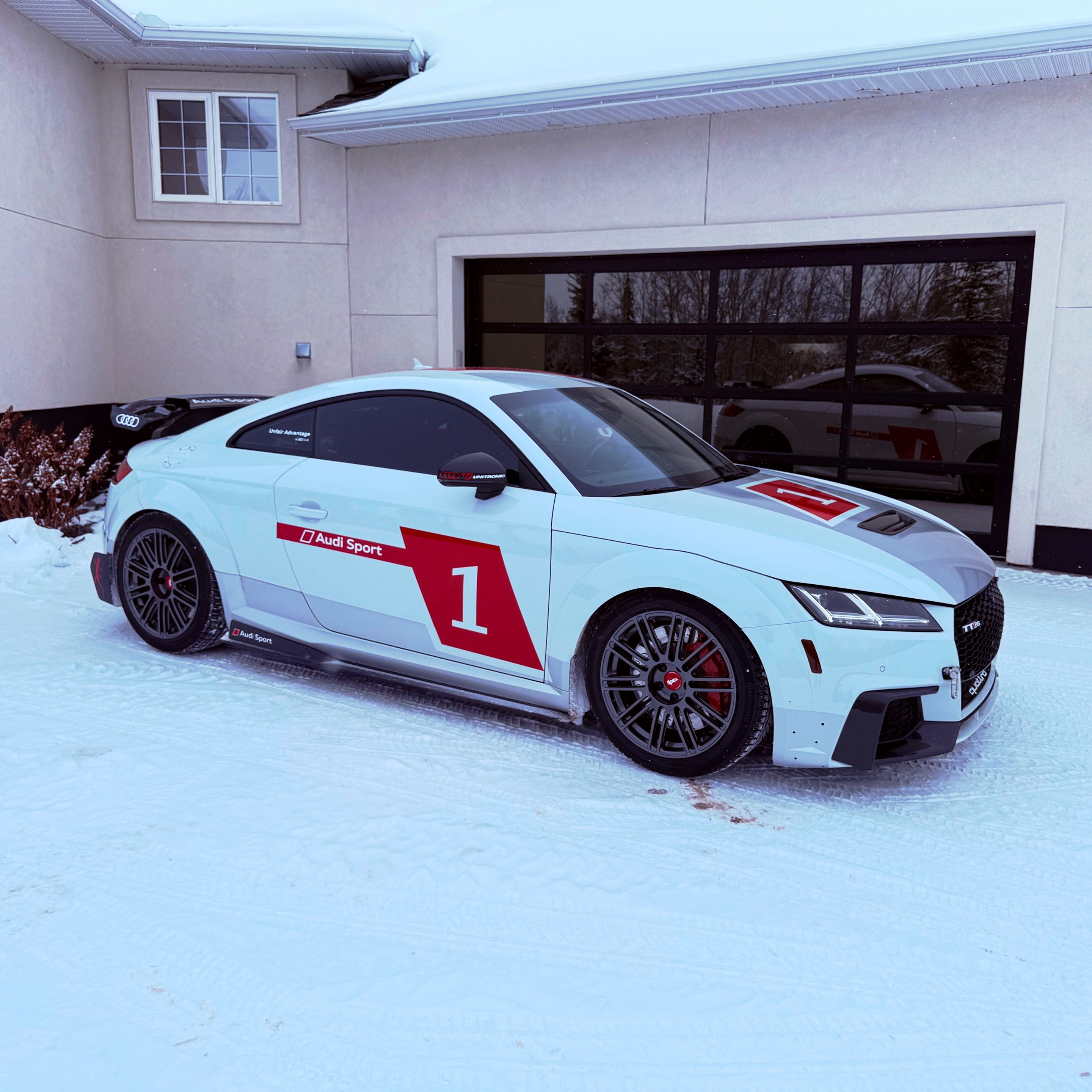 Race Livery Audi FV/8S TT RS with 18" TC-10RT Apex wheels in Anthracite