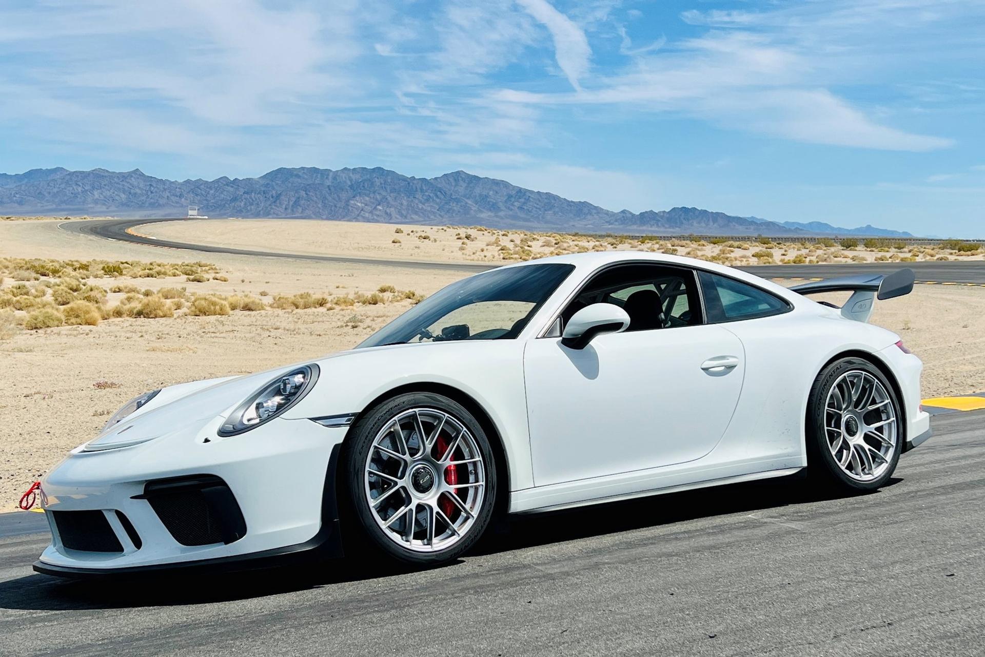 Porsche 911 991.2 GT3 with 19" EC-7RS in Race Silver