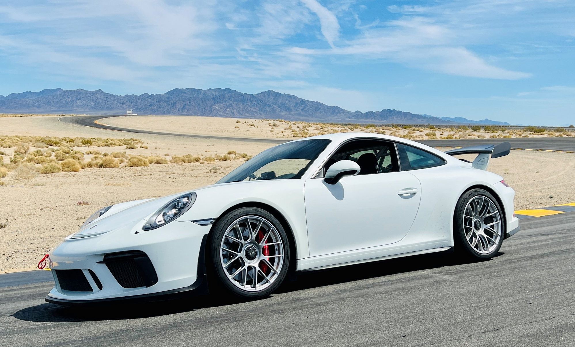 White Porsche 911 991.2 GT3 with 19" EC-7RS Apex wheels in Race Silver