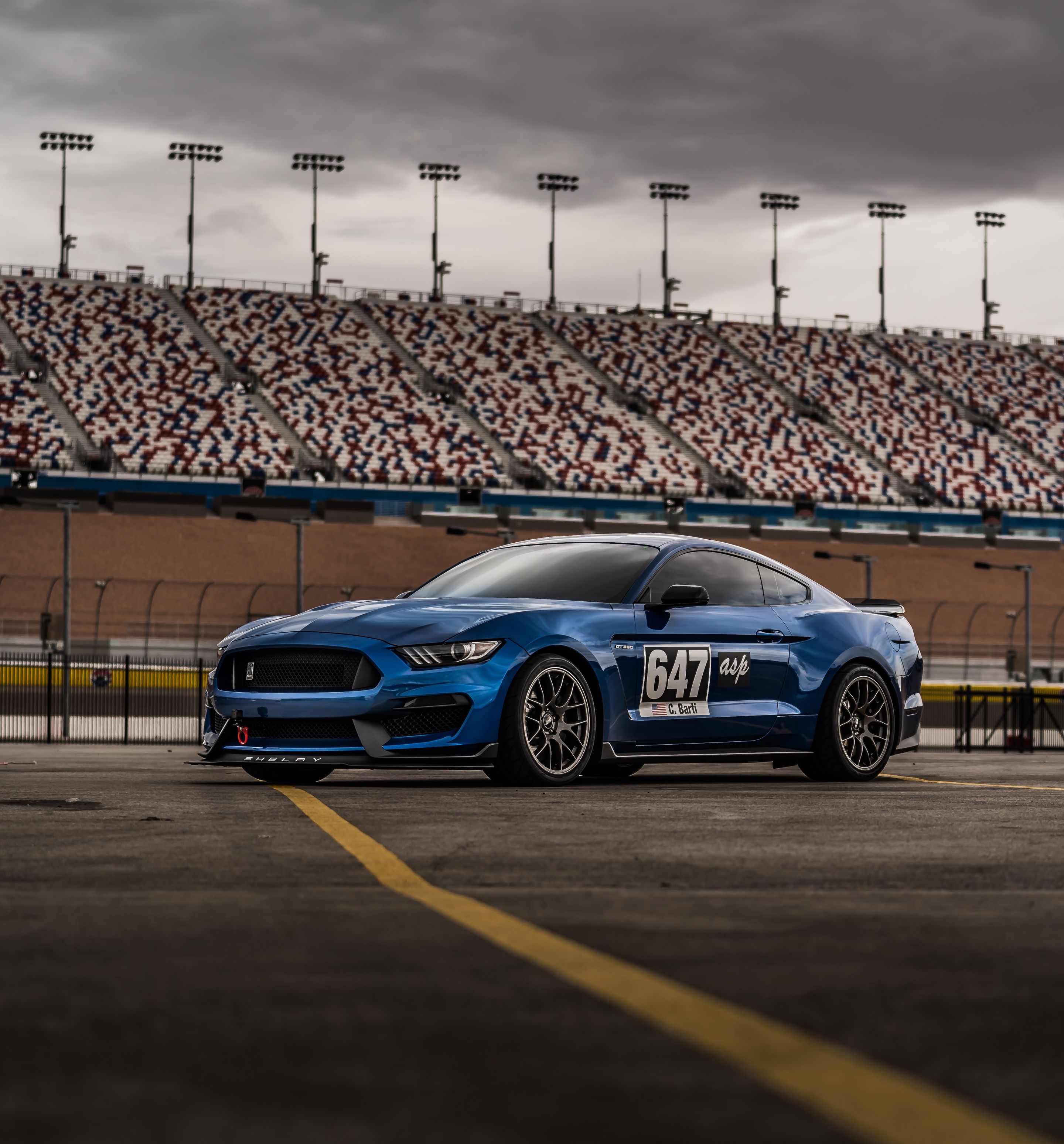 Blue Ford S550 Mustang GT350 with 19" EC-7 Apex wheels in Anthracite