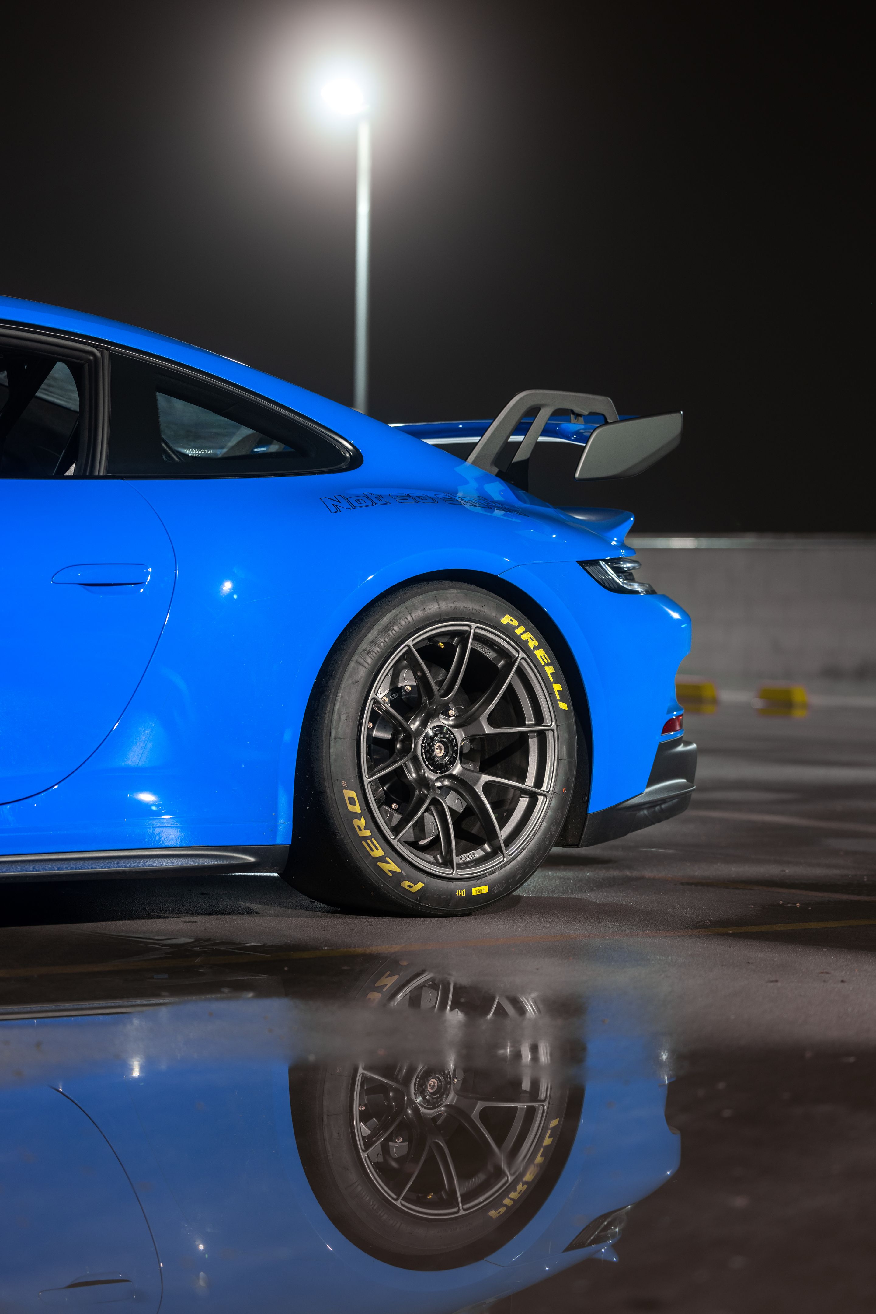 Blue Porsche 911 992.1 GT3 with 19" VS-5RS Apex wheels in Anthracite