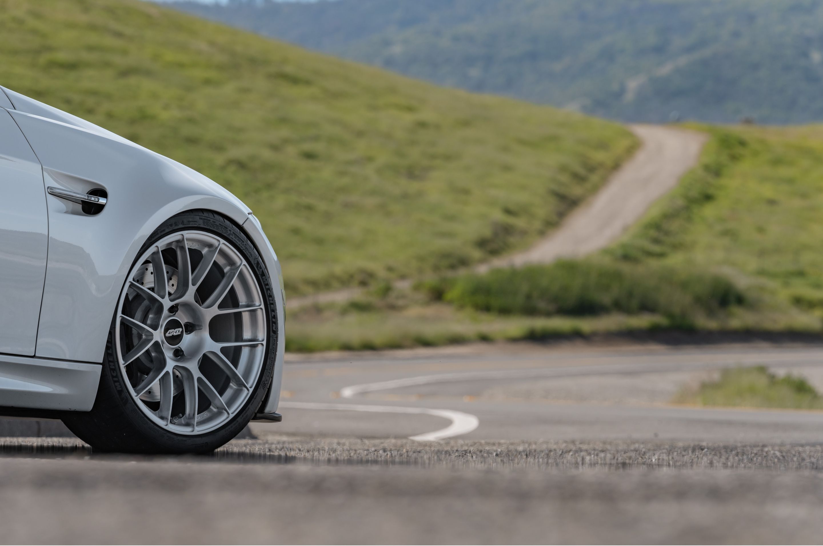 White BMW E92 Coupe M3 with 19" EC-7RS Apex wheels in Brushed Clear