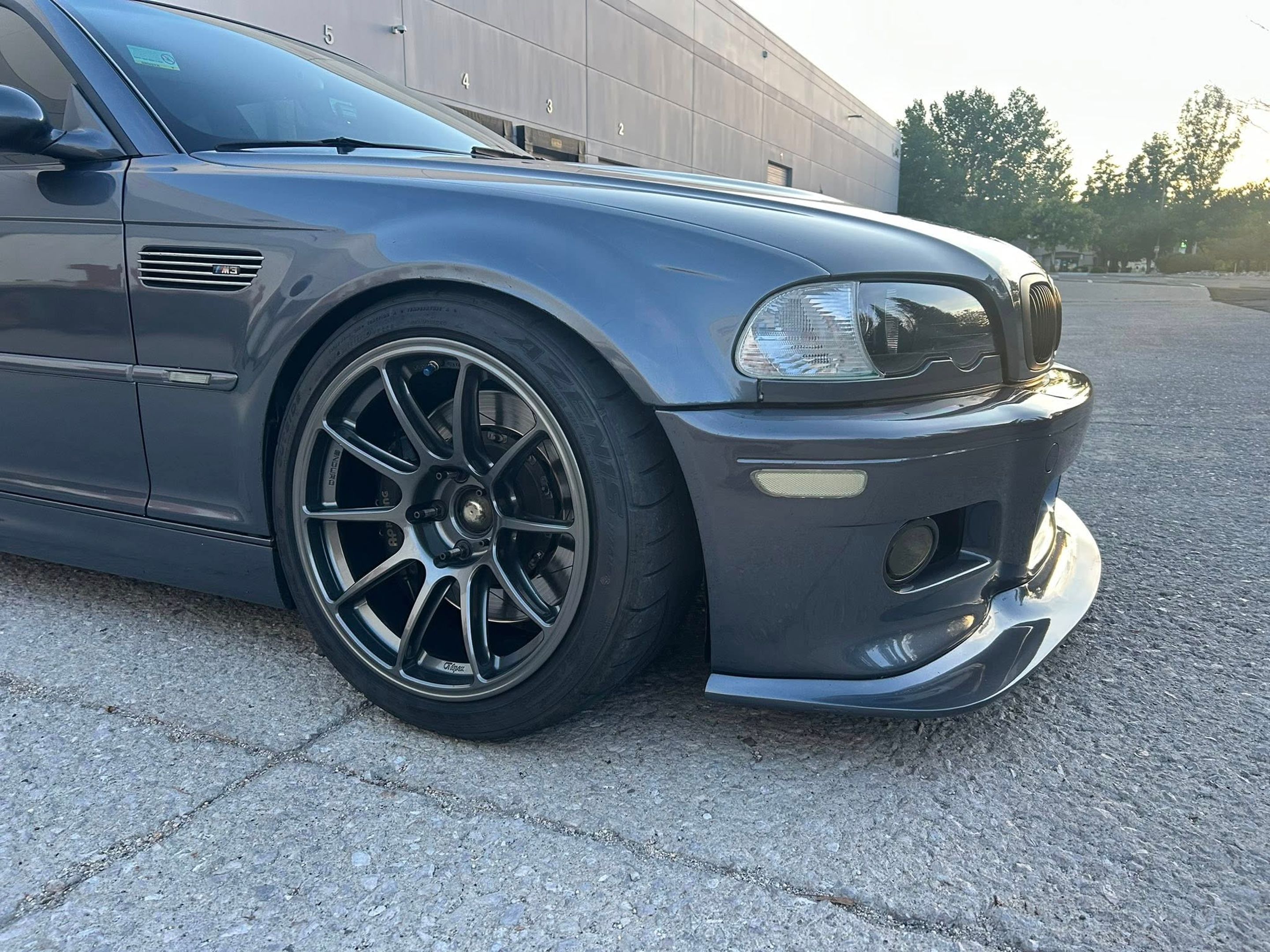 Grey BMW E46 M3 with 18" SM-10RE Apex wheels in Anthracite