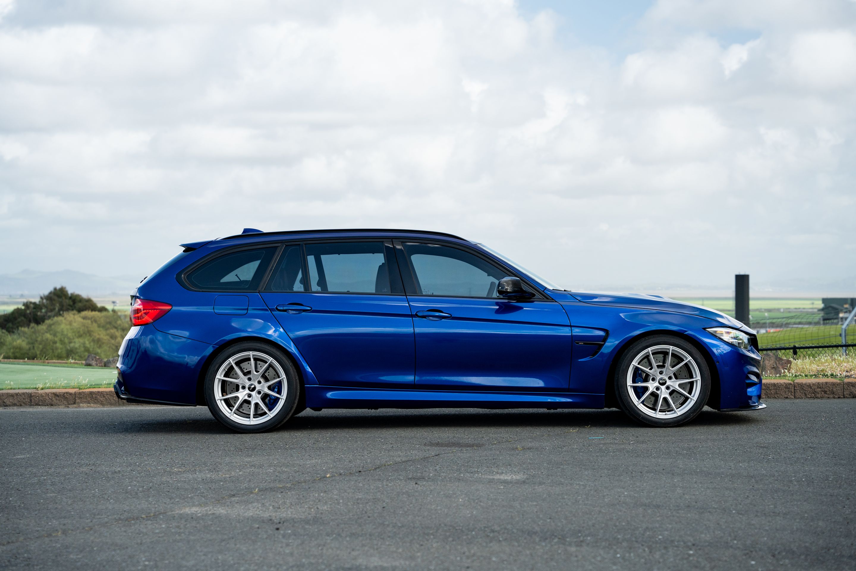 Blue BMW F80 M3 with 18" VS-5 Apex wheels in Race Silver