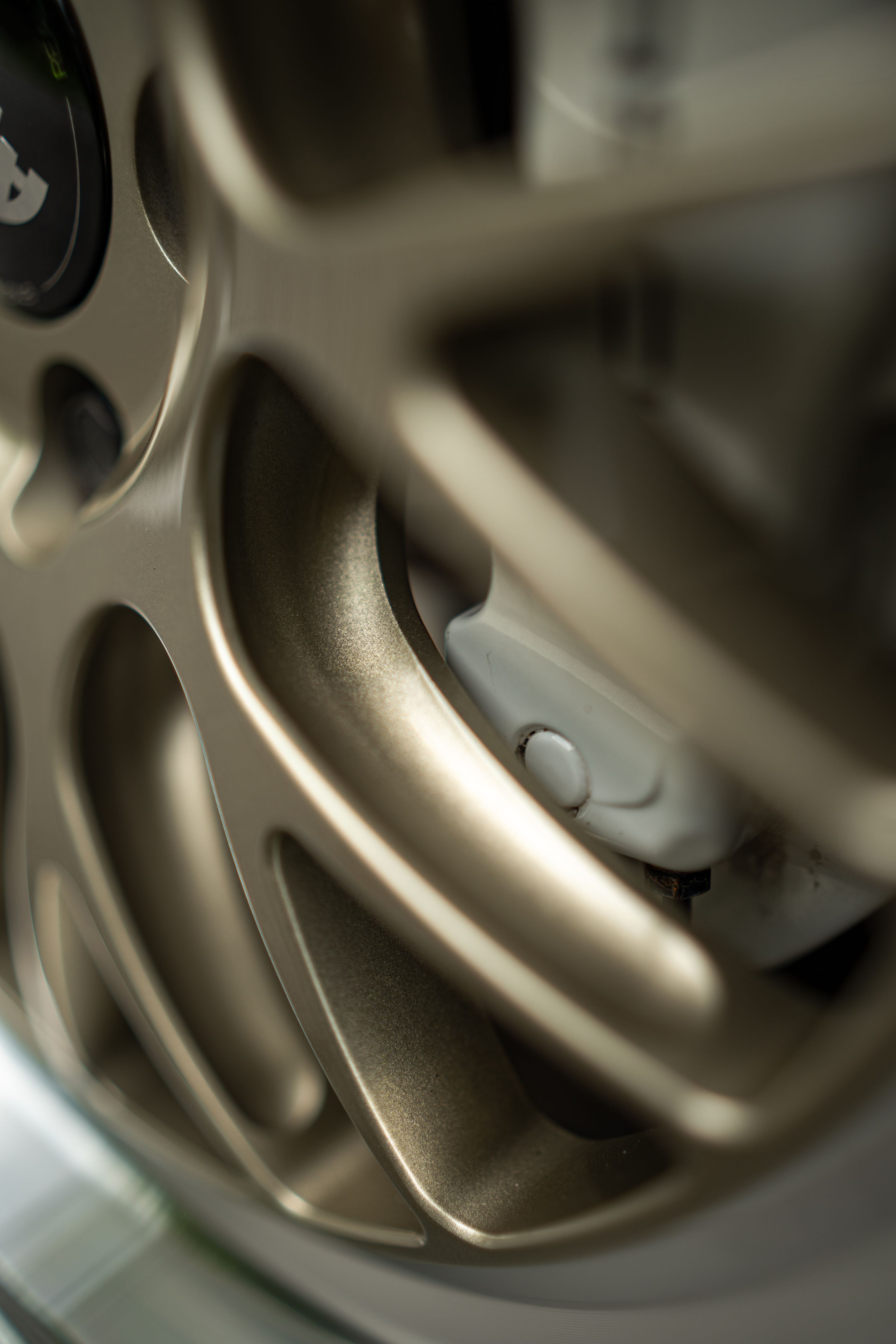 Green Audi B5 S4 Avant/Wagon with 18" ML-10RT Apex wheels in Machined Lip Gloss Motorsport Gold