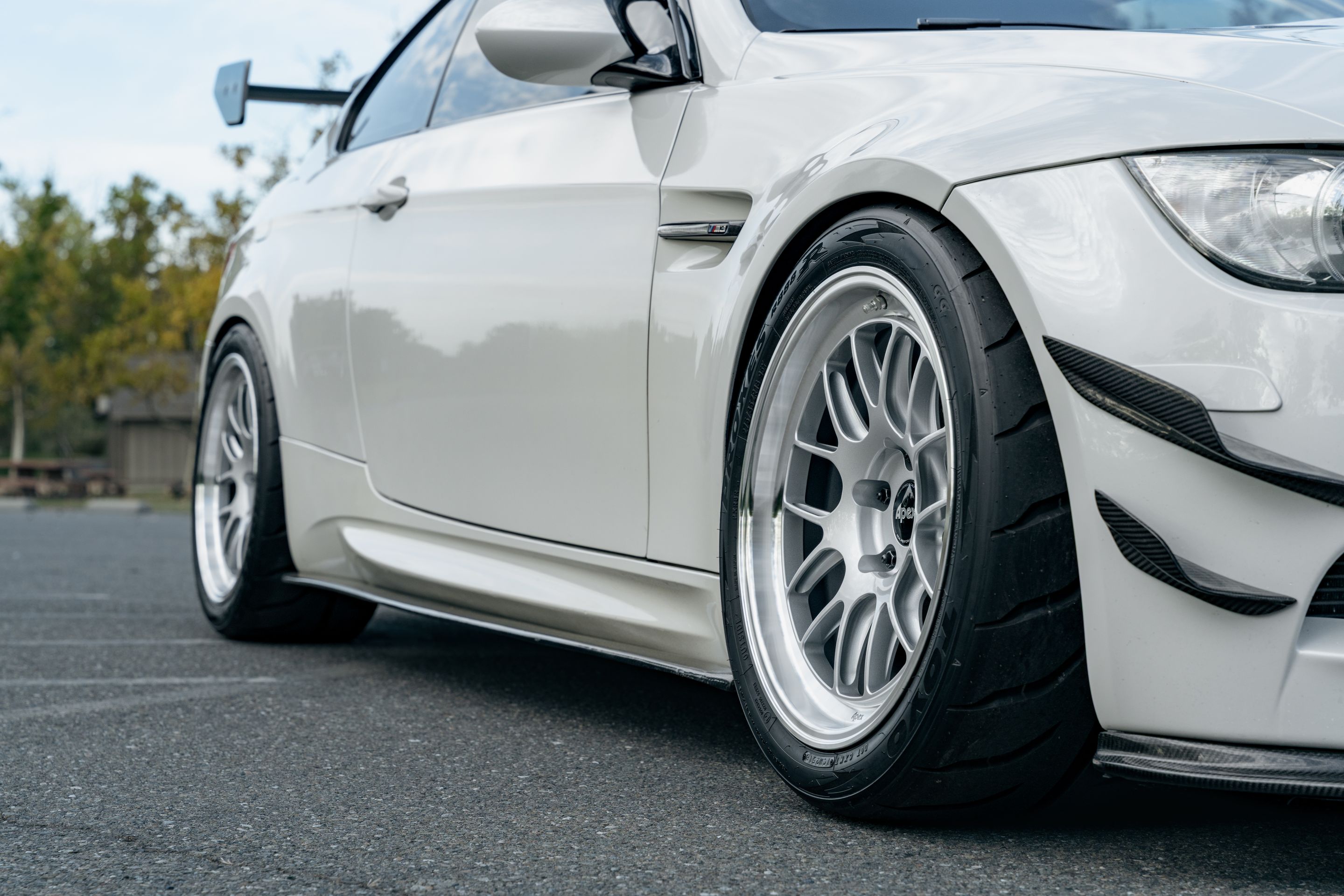 White BMW E92 Coupe M3 with 18" ML-7RT Apex wheels in Machined Lip Race Silver