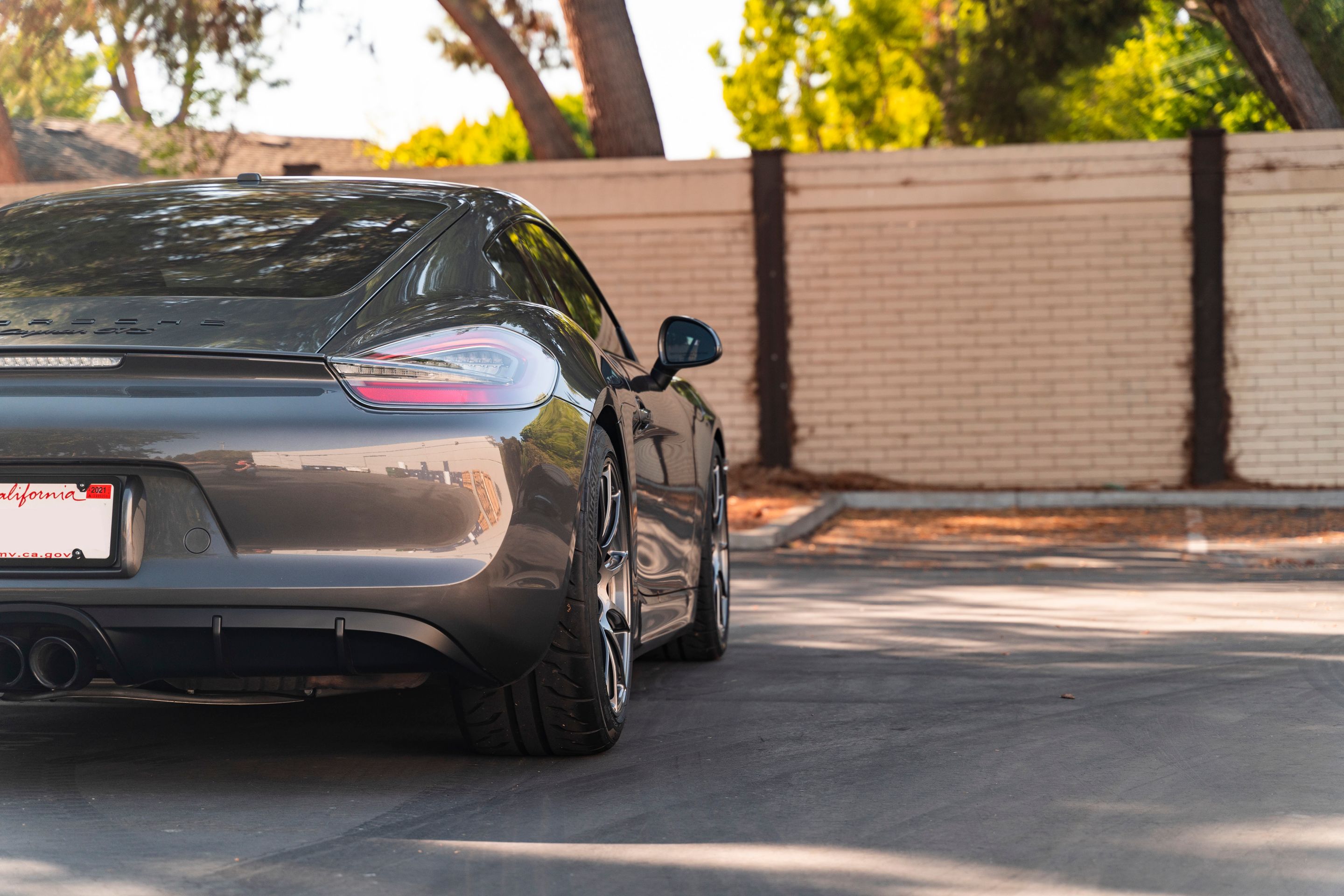 Grey Porsche 981 Cayman GTS with 19" SM-10 Apex wheels in Anthracite