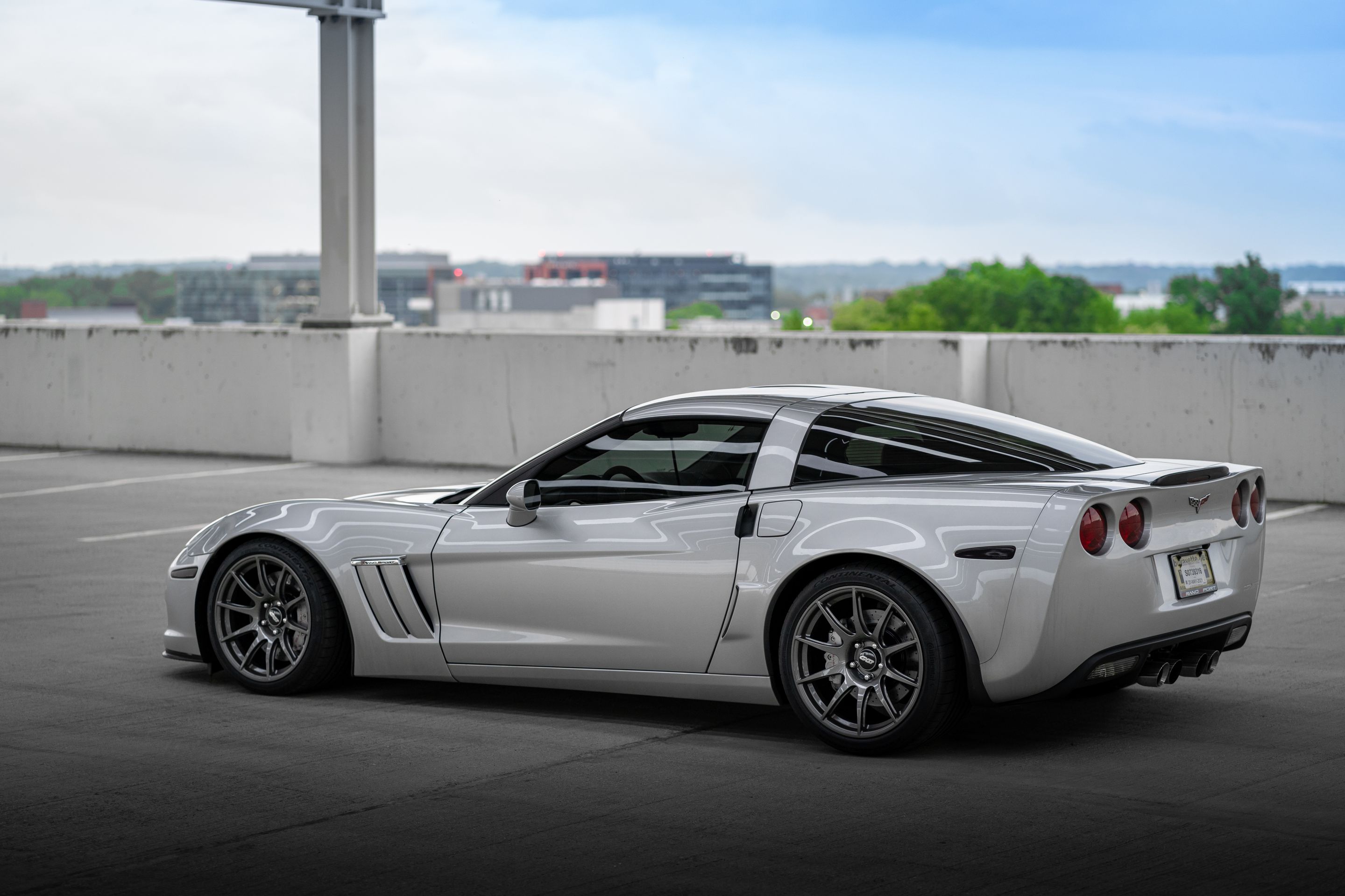 Silver Chevrolet C6 Corvette Grand Sport with 18"/19" SM-10 Apex wheels in Anthracite