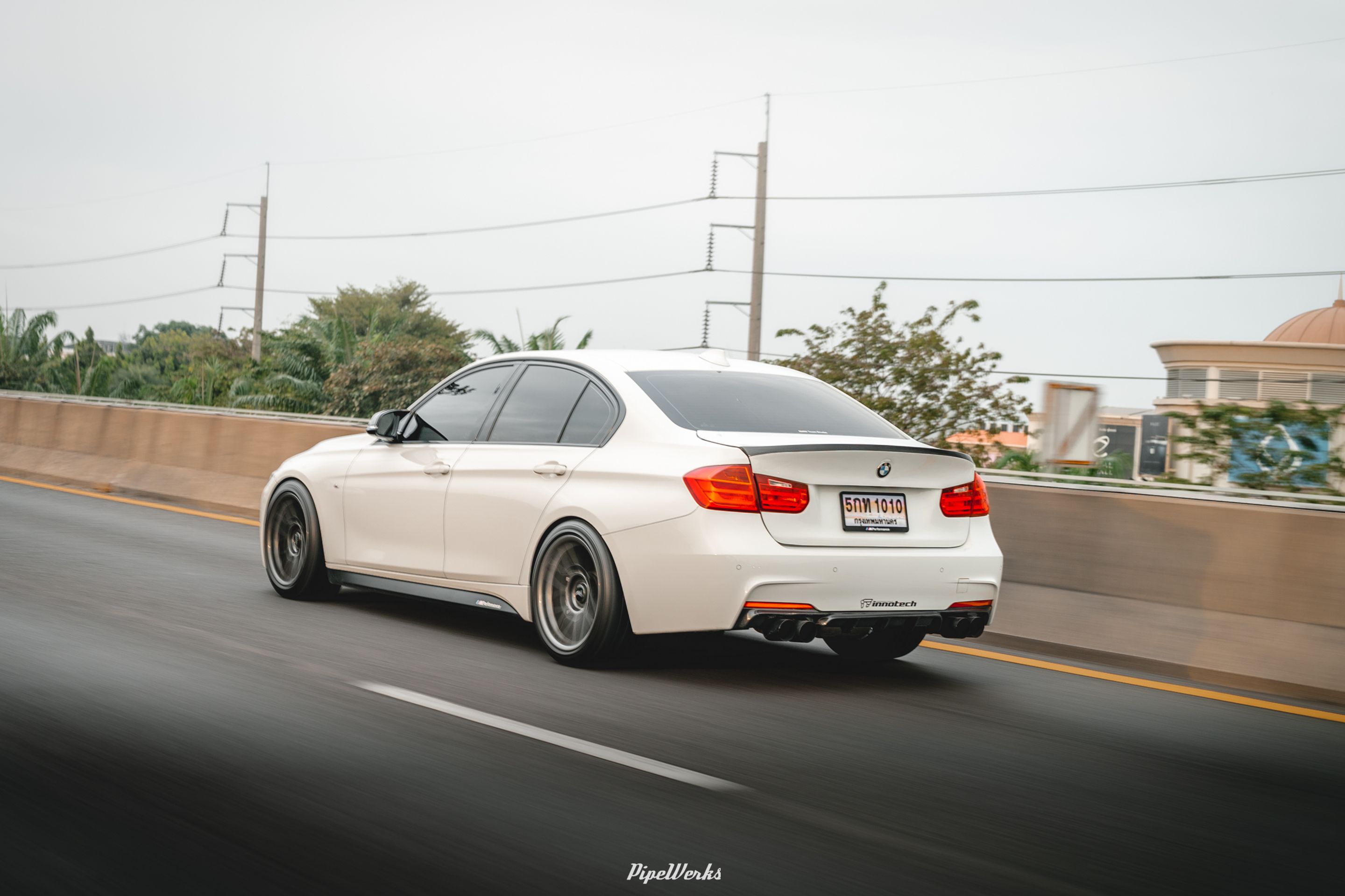 White BMW F30 Sedan 3 Series with 18" ARC-8 Apex wheels in Anthracite