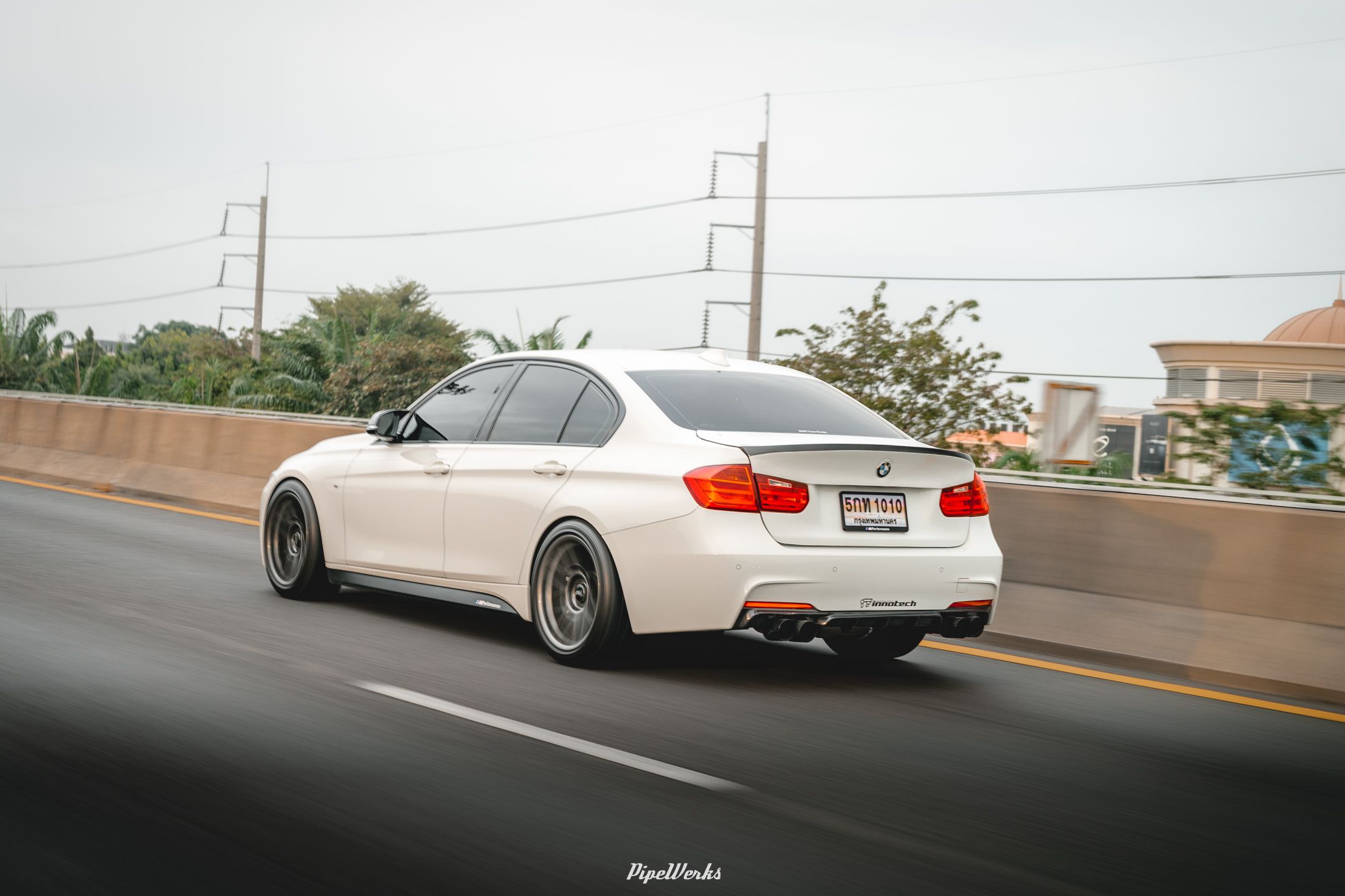 White BMW F30 Sedan 3 Series with 18" ARC-8 Apex wheels in Anthracite