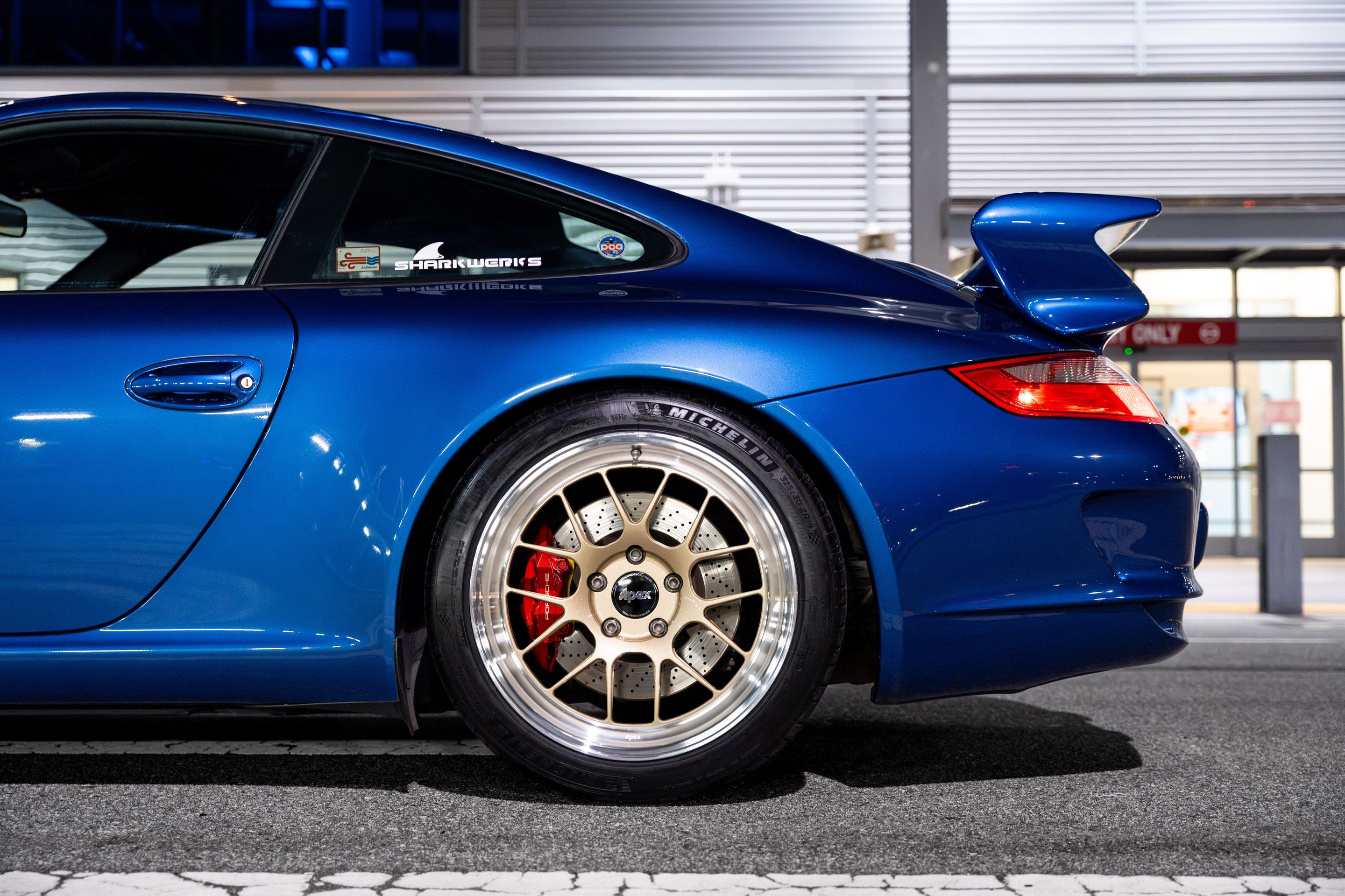 Blue Porsche 911 997 GT3 with 19" TEST-M Apex wheels in Machined Lip Gloss Motorsport Gold