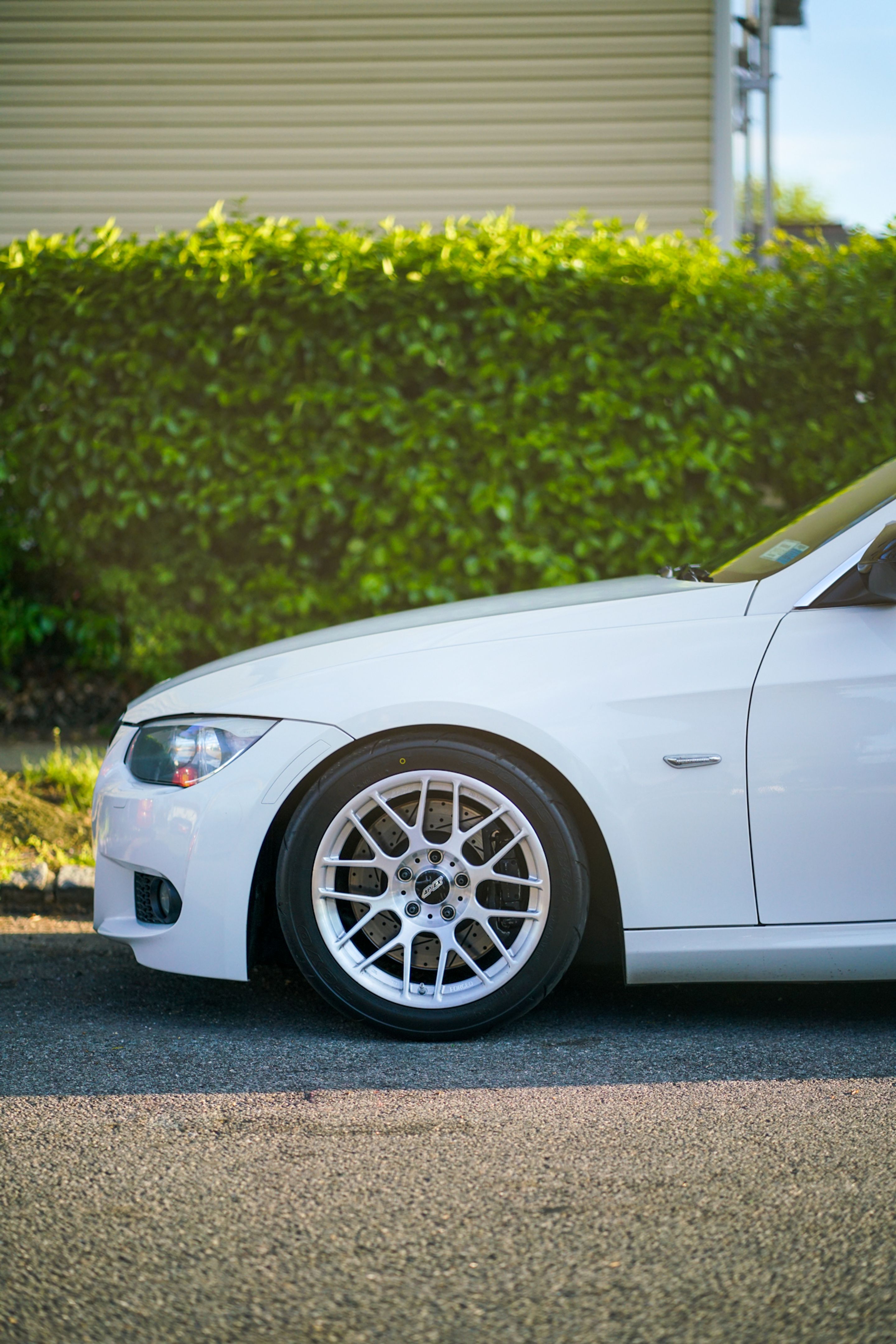 White BMW E93 Convertible 3 Series with 17" ARC-8R Apex wheels in Brushed Clear