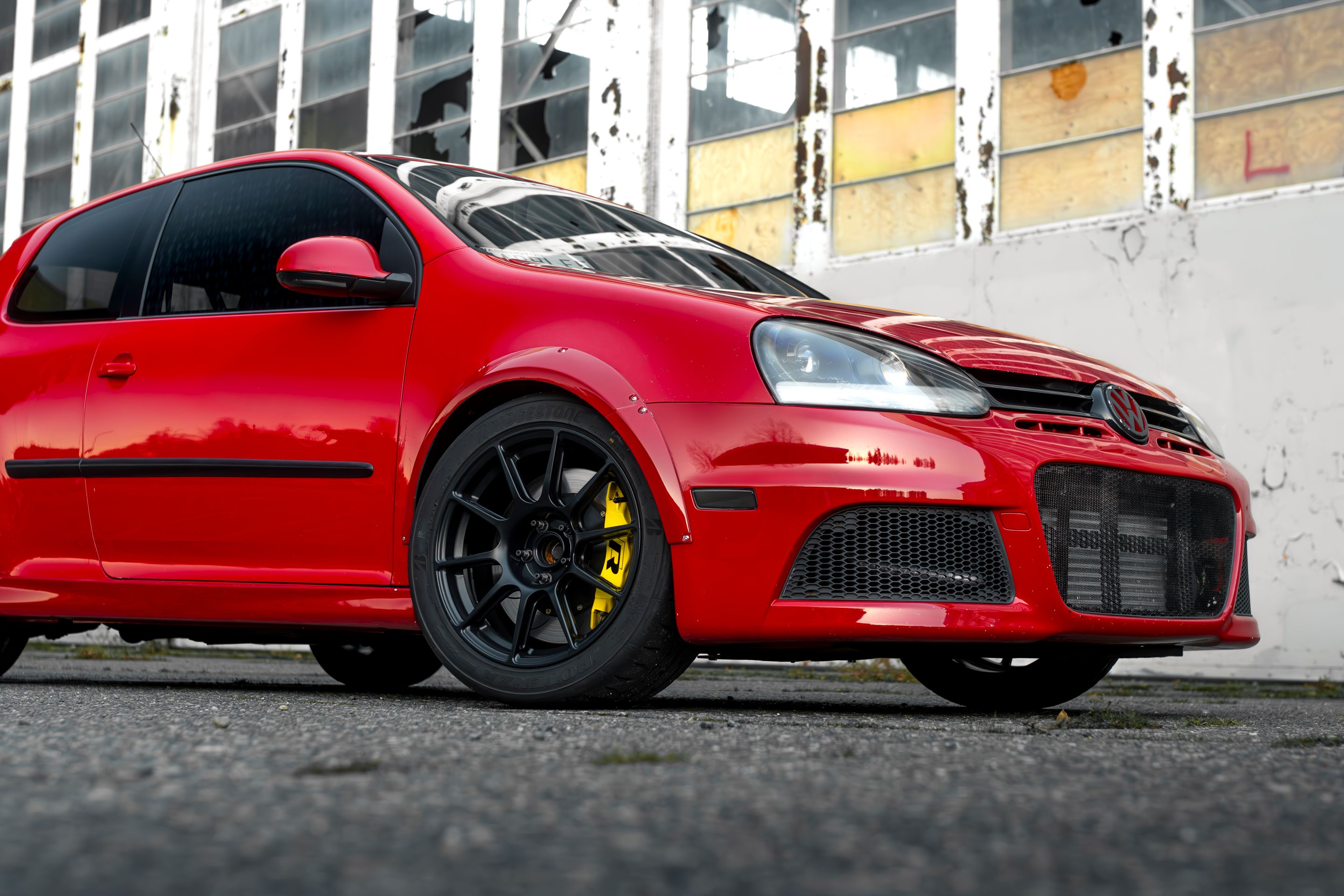 Red VW MK5 Golf with 17" SM-10 Apex wheels in Satin Black