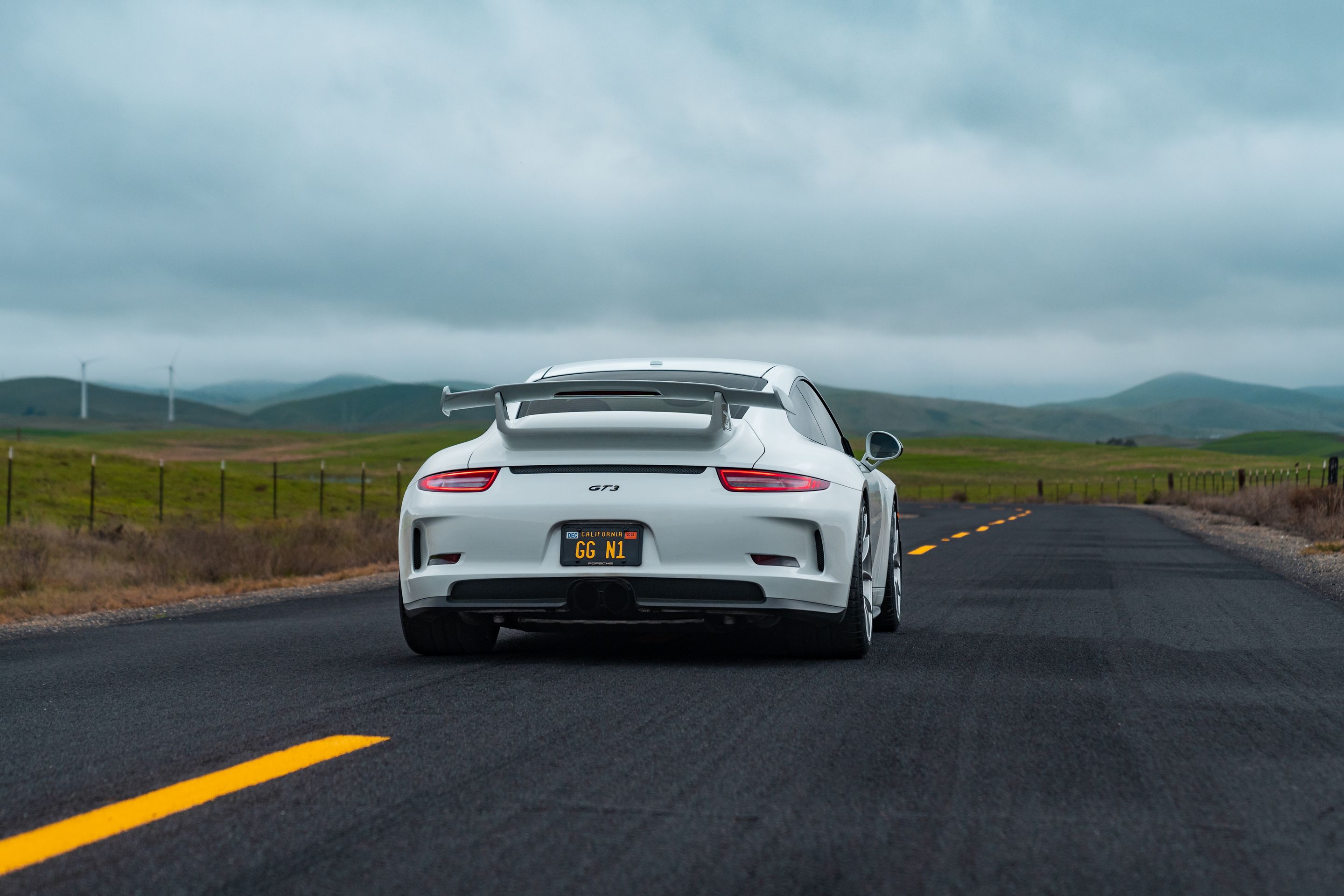 White Porsche 911 991.1 GT3 with 20" VS-5RS Apex wheels in Brushed Clear