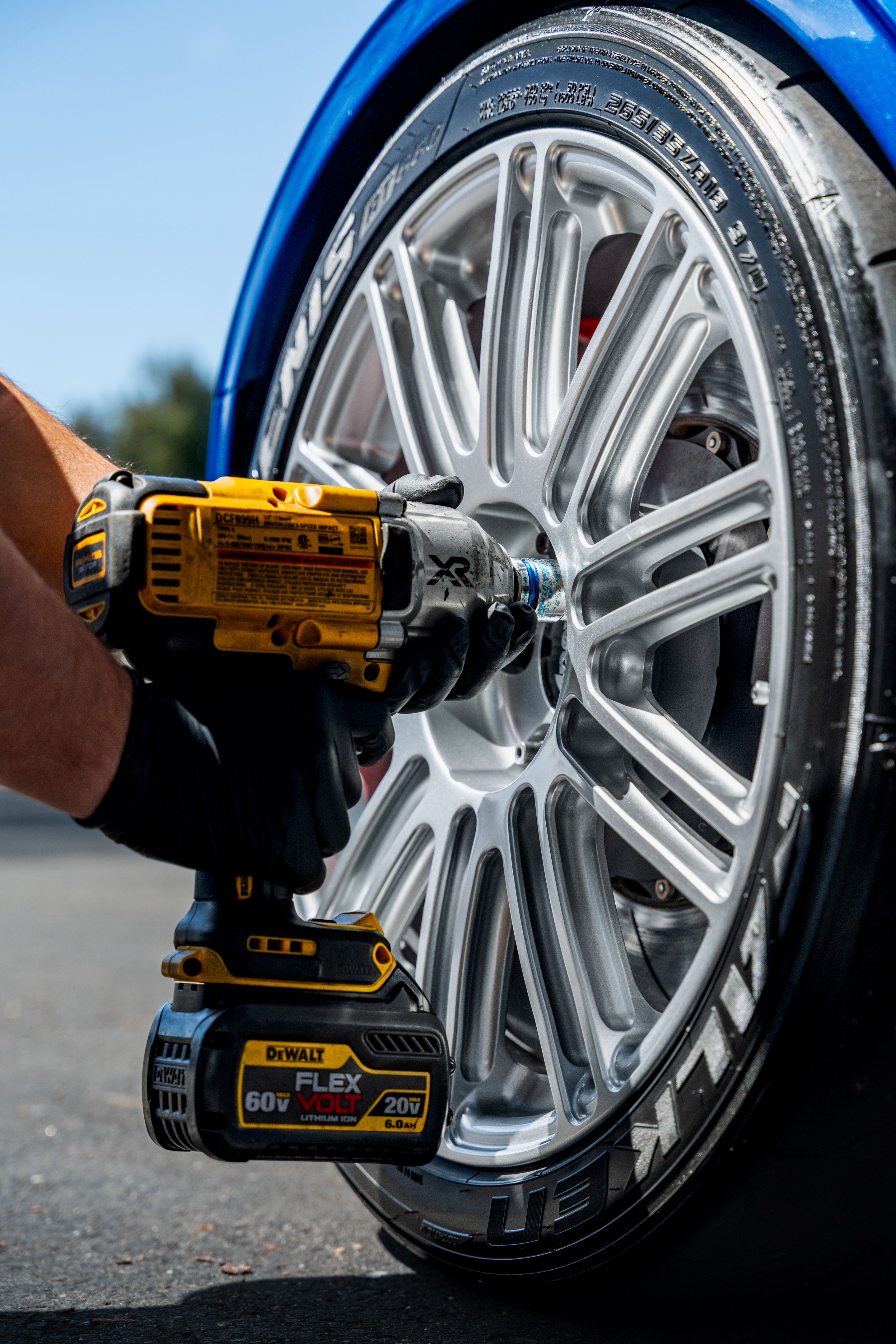Blue Audi 8V RS 3 with 18" TC-10RT Apex wheels in Race Silver