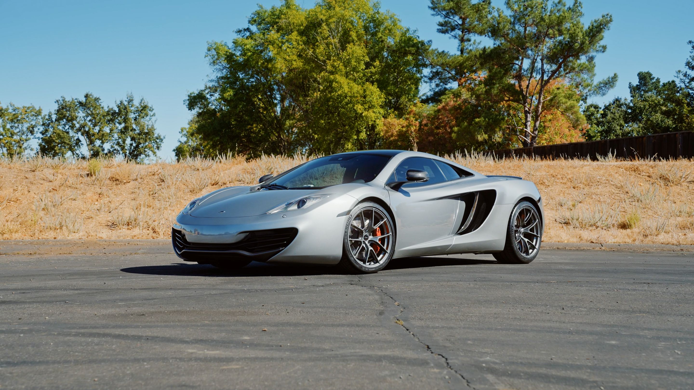 Silver McLaren MP4-12C with 19"/20" VS-5RS Apex wheels in Anthracite
