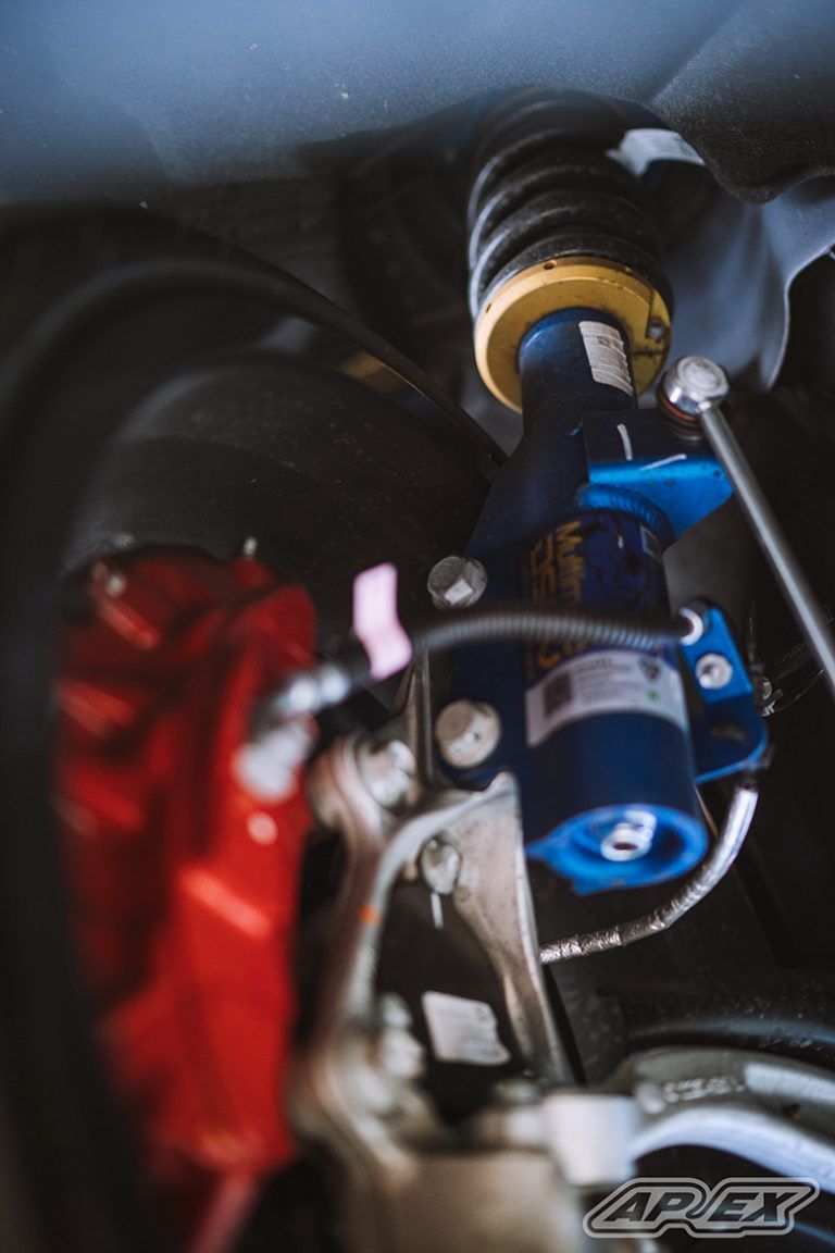 White Chevrolet 6th Gen Camaro ZL1 1LE with 19" ARC-8 Apex wheels in Anthracite