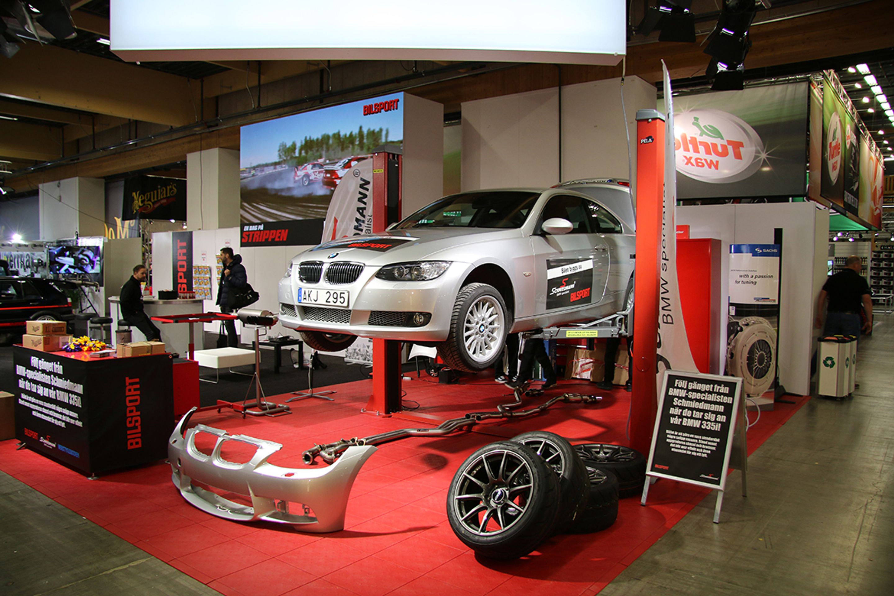 Grey BMW E92 Coupe 3 Series with 18" SM-10 Apex wheels in Anthracite