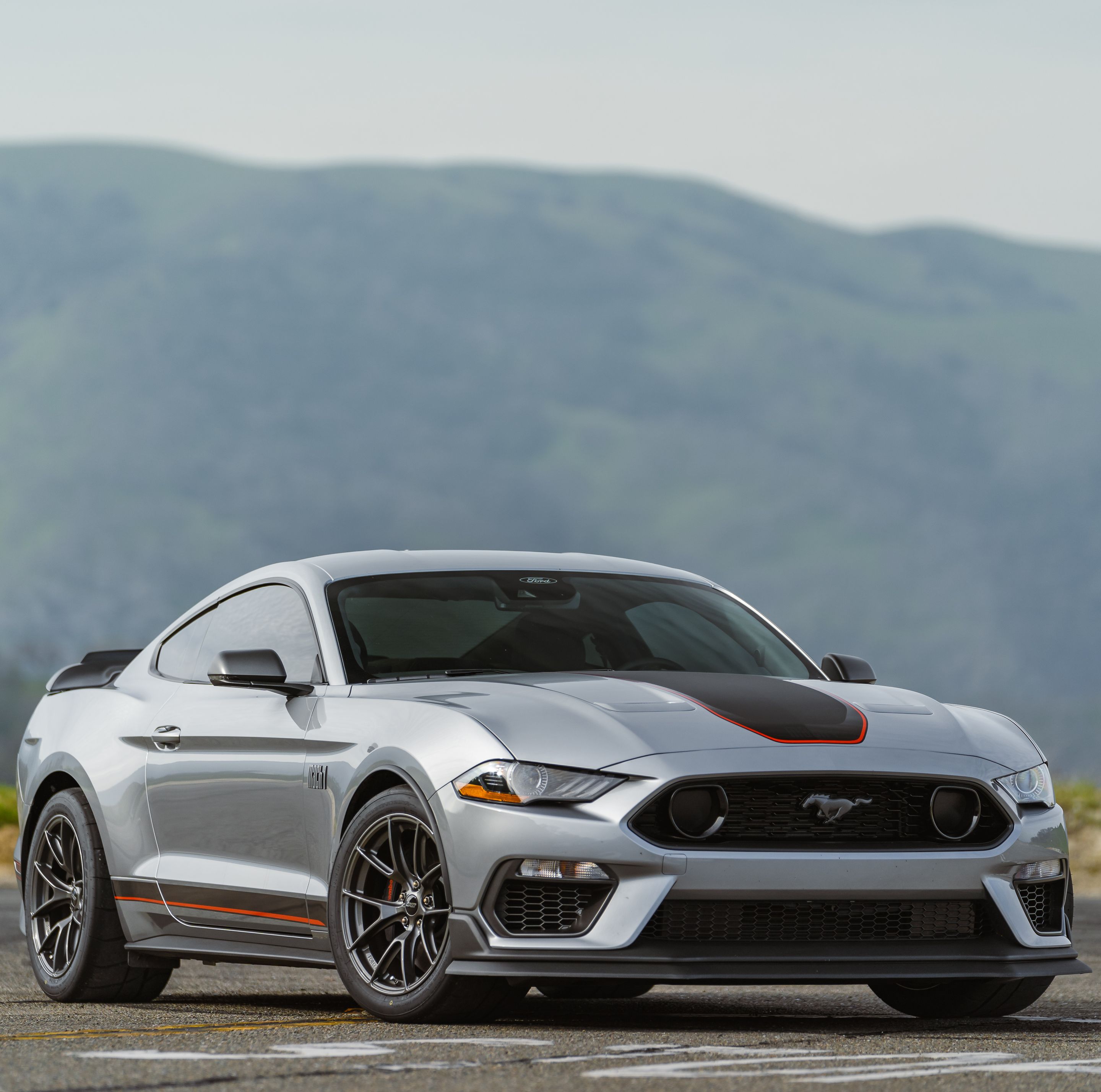 Silver Ford S550 Mustang Mach 1 with 18" VS-5RS Apex wheels in Anthracite