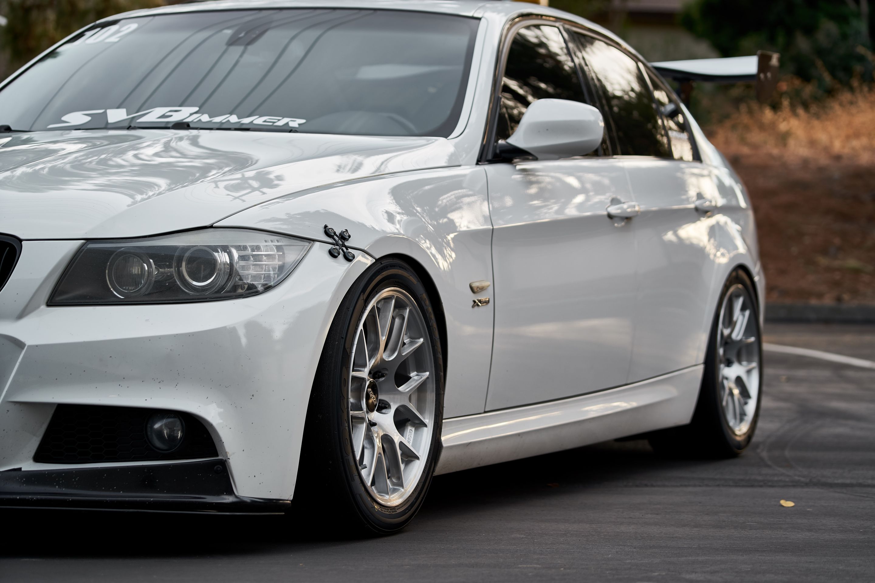 White BMW E90 LCI Sedan 3 Series with 17" EC-7R Apex wheels in Brushed Clear