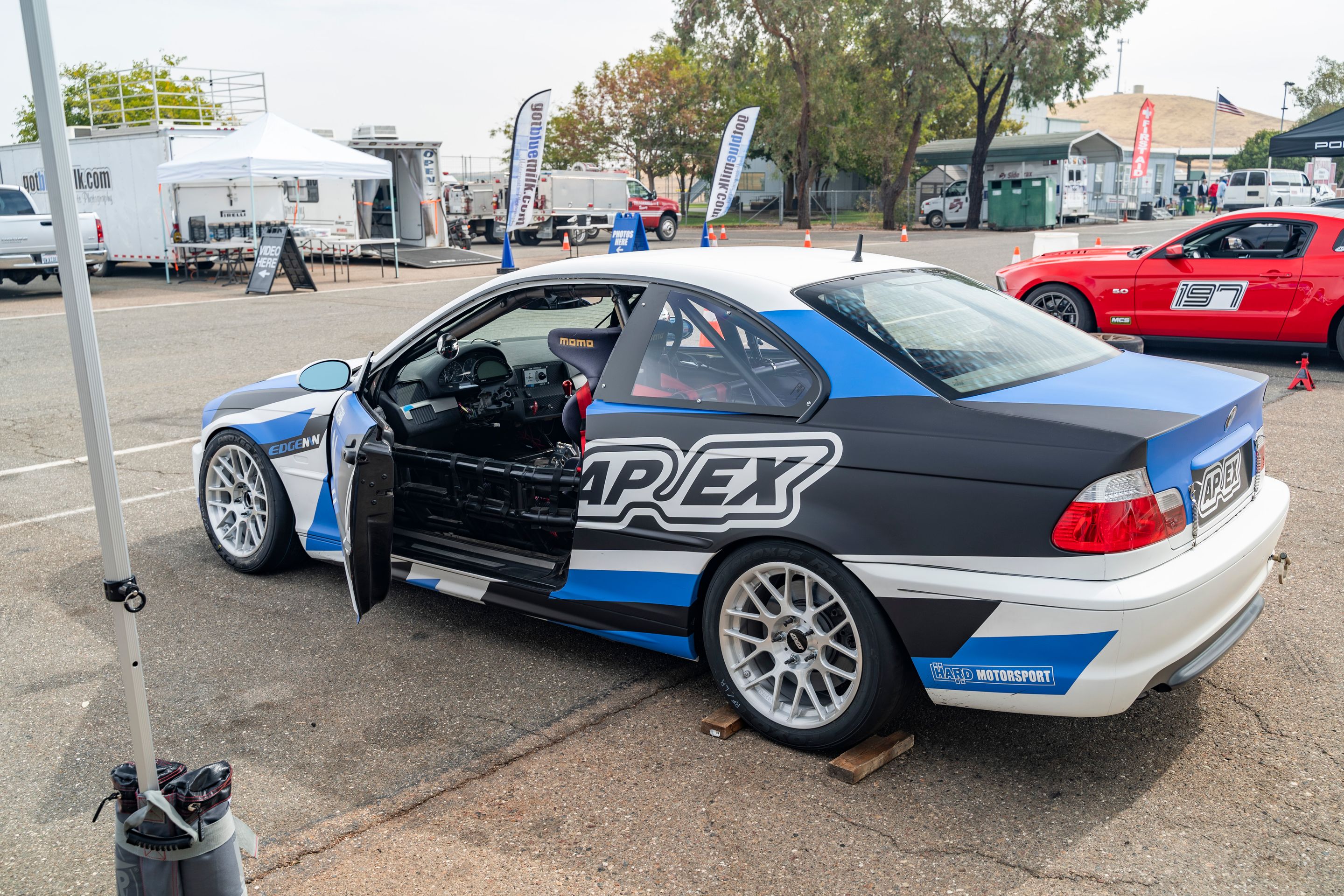 Race Livery BMW Spec E46 with 17" ARC-8R Apex wheels in Brushed Clear