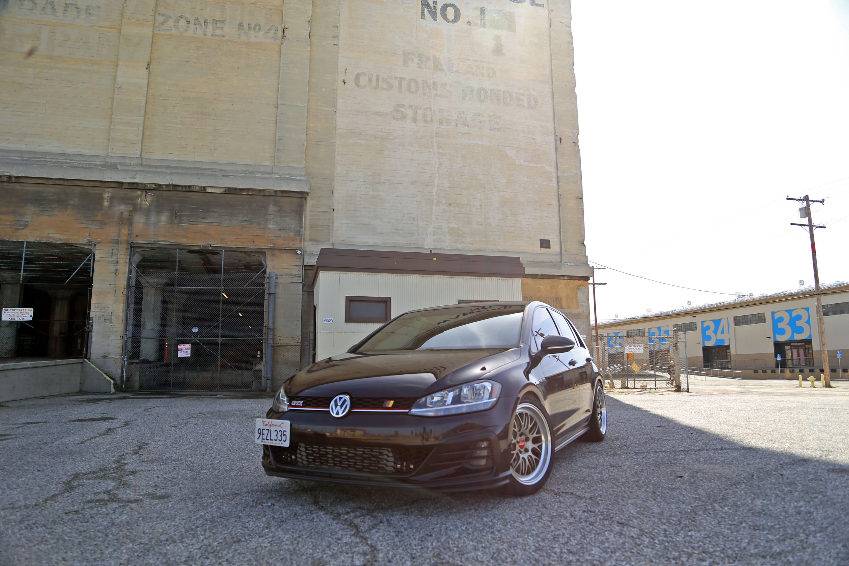 Black VW MK7 GTI with 18" ML-10RT Apex wheels in Machined Lip Gloss Motorsport Gold