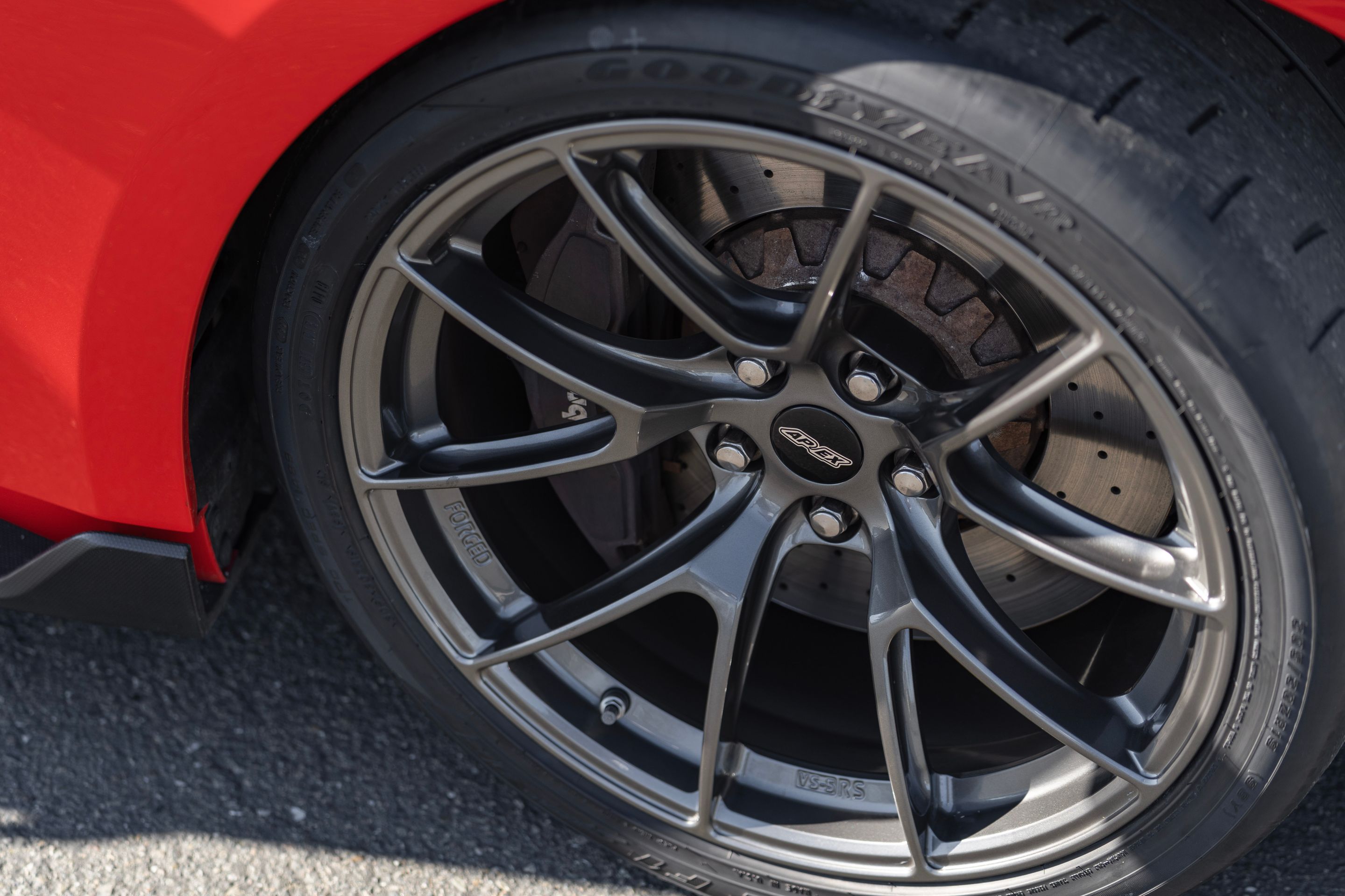 Red Ford S550 Mustang GT350 with 19" VS-5RS Apex wheels in Anthracite