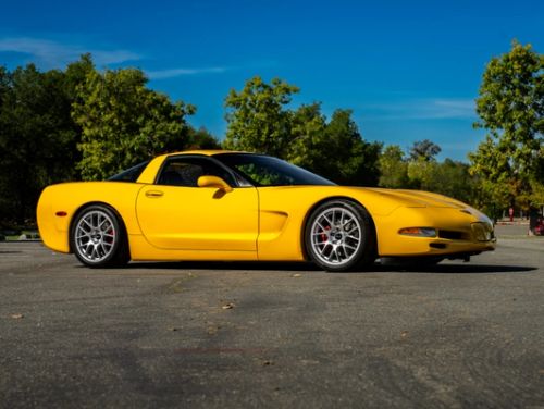 Yellow Chevrolet Corvette - EC-7 in Race Silver
