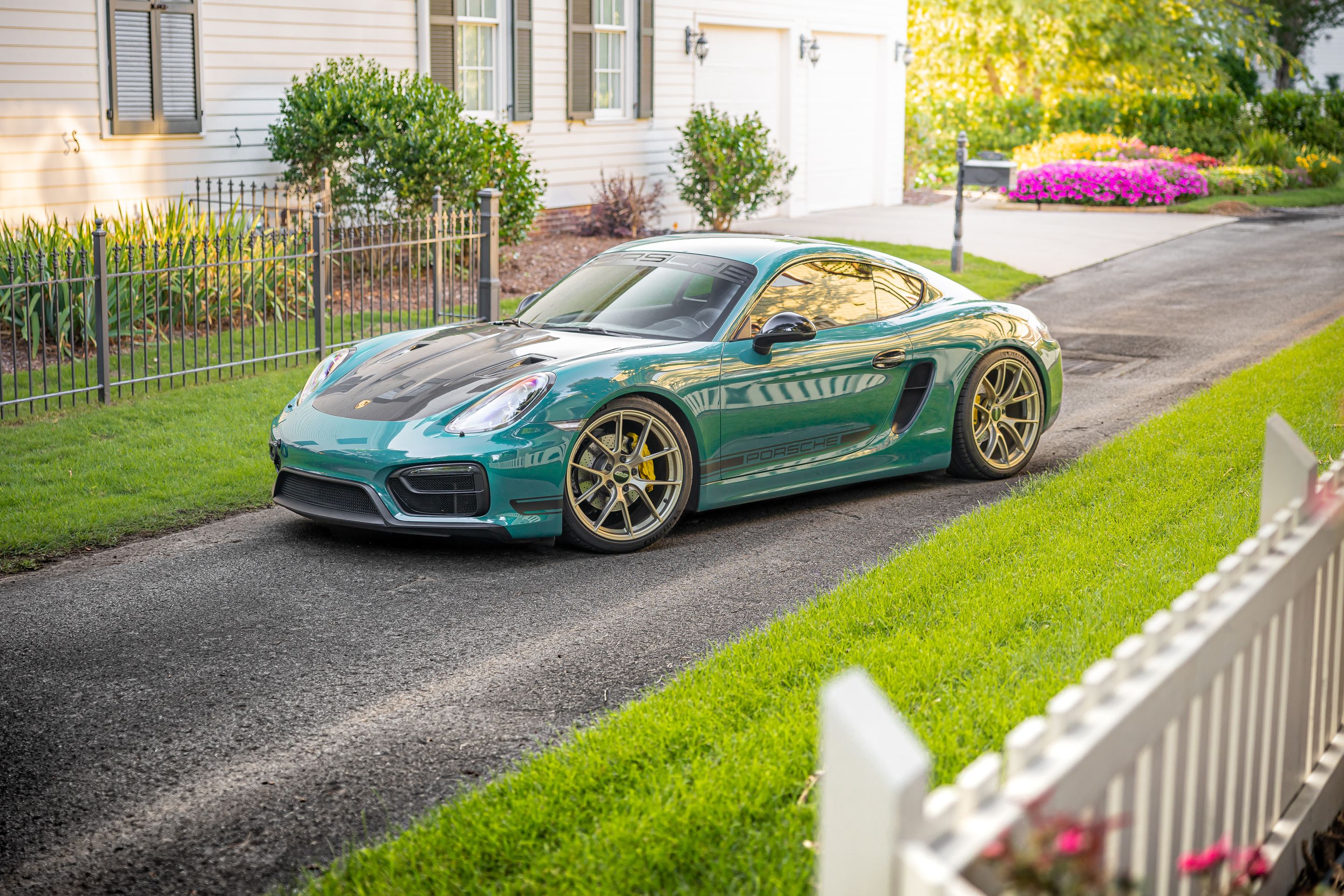 Green Porsche 981 Cayman GTS with 20" VS-5RS Apex wheels in Motorsport Gold