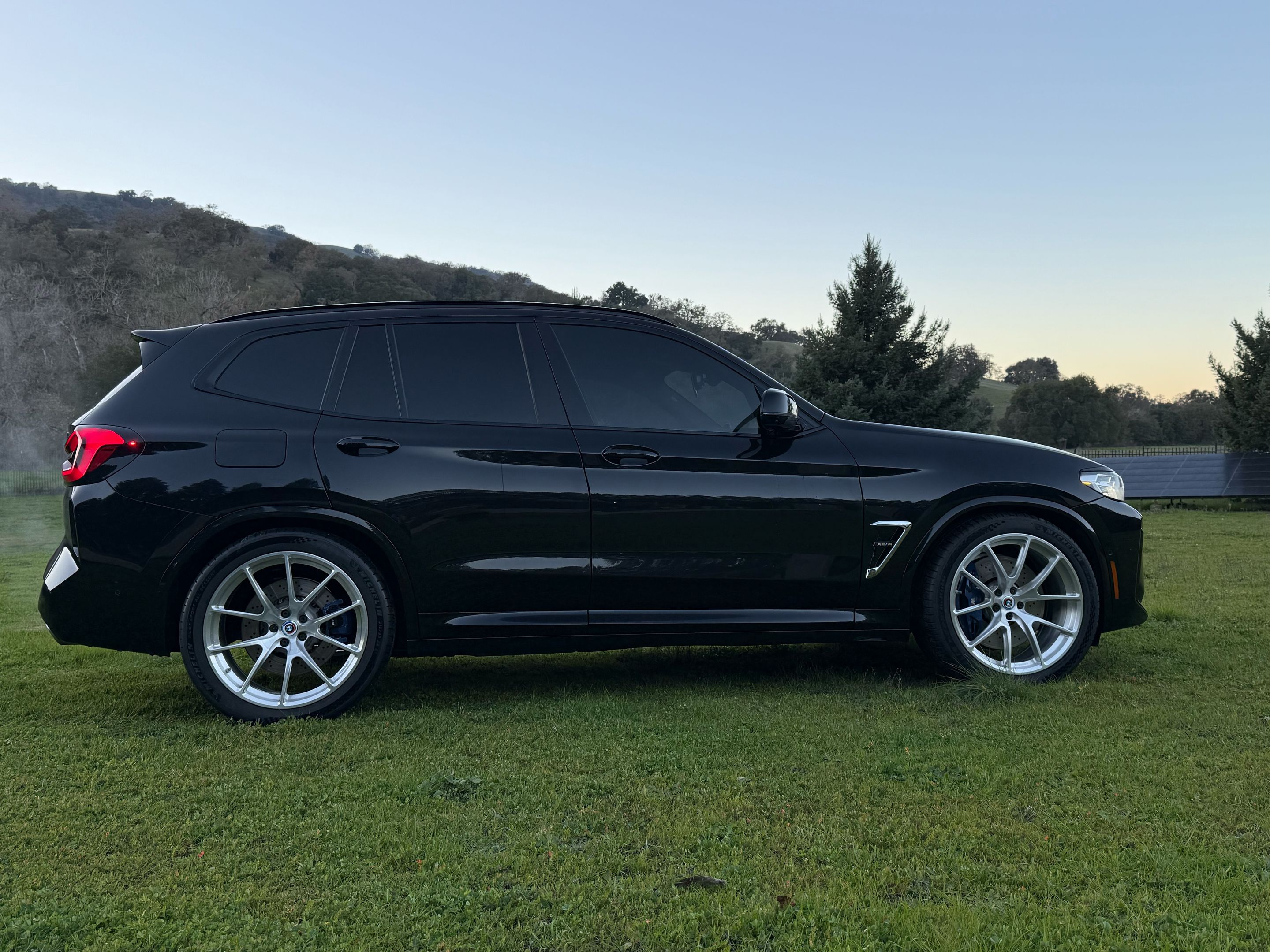 Black BMW F97 X3M with 21" VS-5RX Apex wheels in Brushed Clear