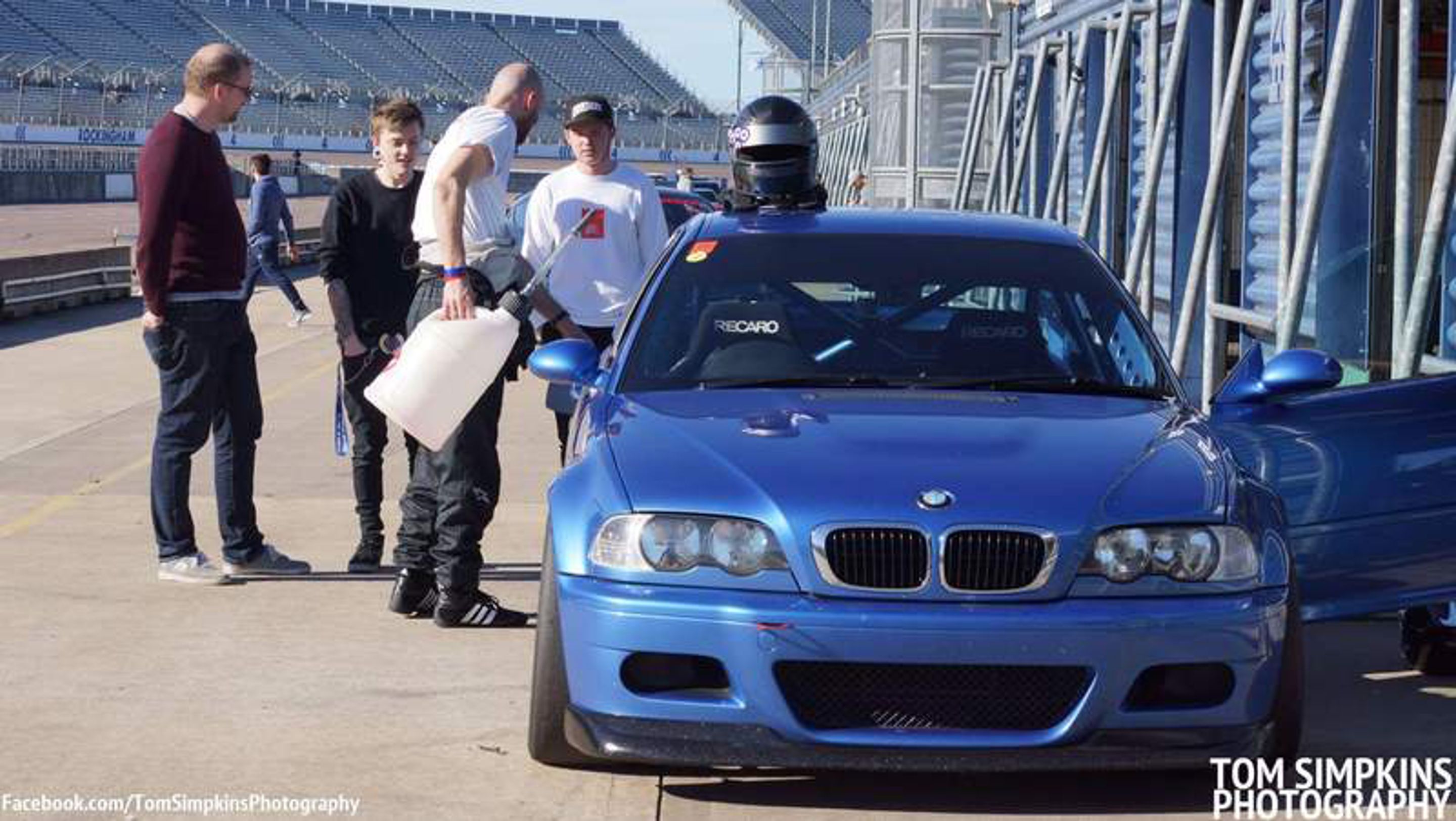 Blue BMW E46 M3 with 18" ARC-8 Apex wheels in Anthracite