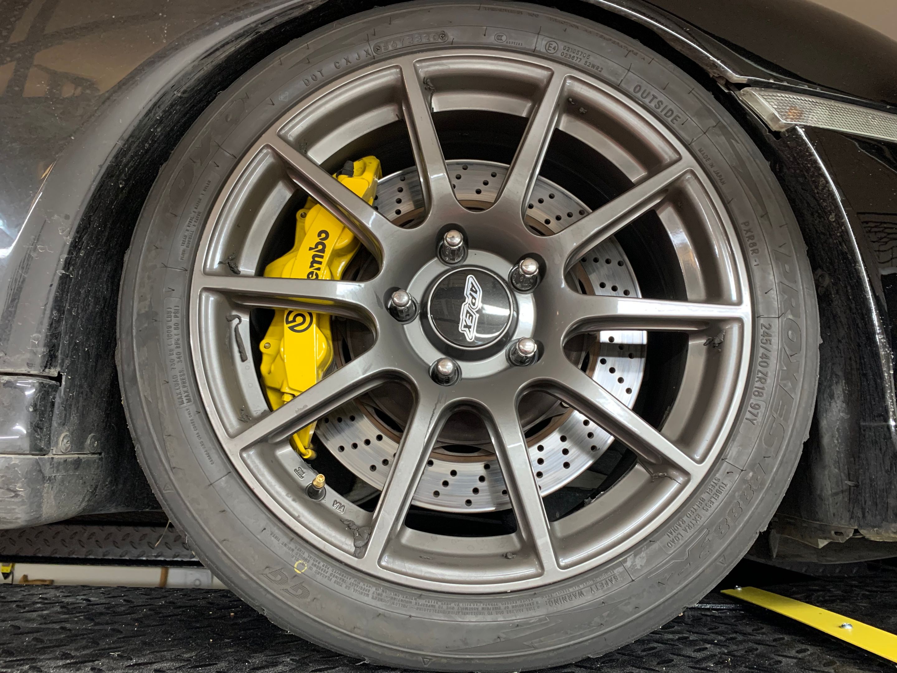 Black Porsche 911 996 GT2 with 18" SM-10 Apex wheels in Anthracite