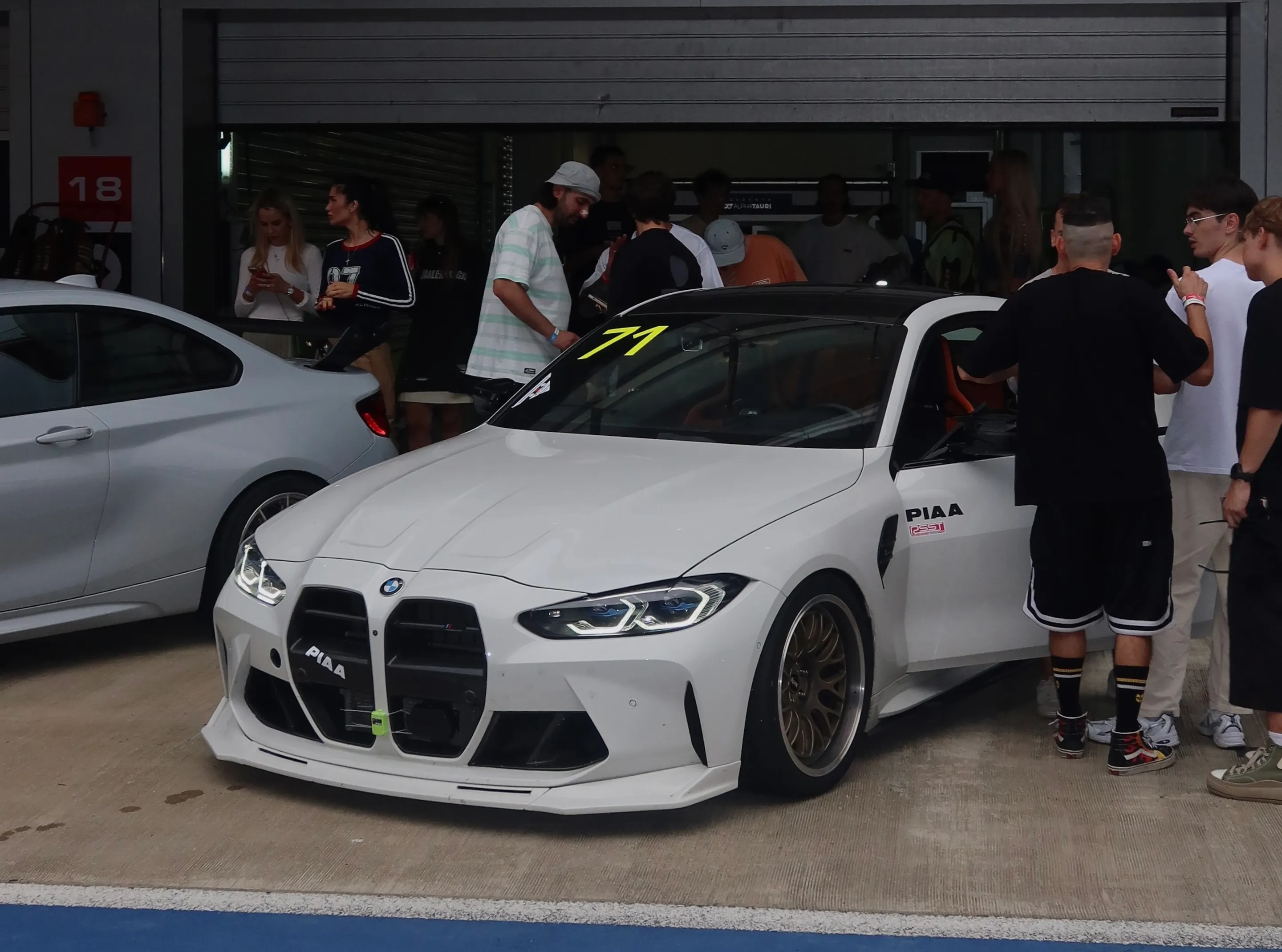 White BMW G82 Coupe M4 with 19"/20" ML-10RT Apex wheels in Machined Lip Gloss Motorsport Gold