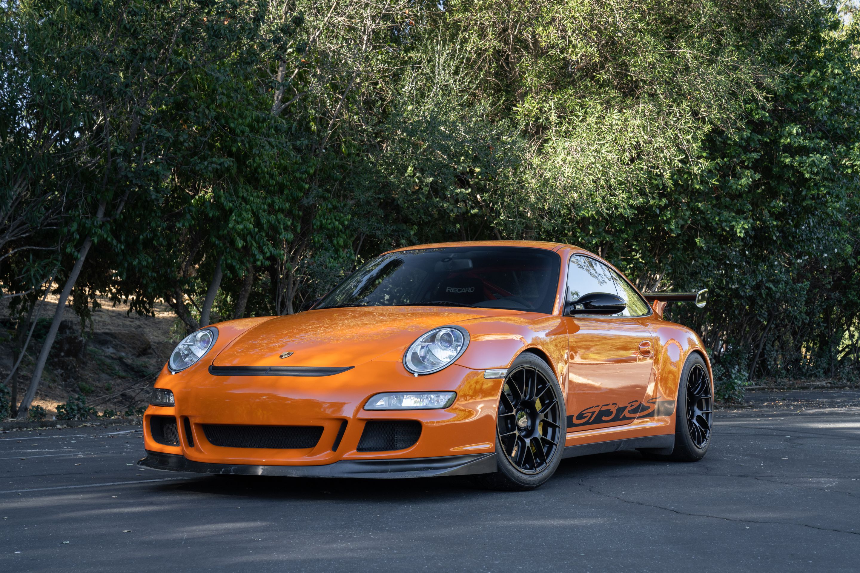 Orange Porsche 911 997 GT3 RS with 18" EC-7RS Apex wheels in Satin Black