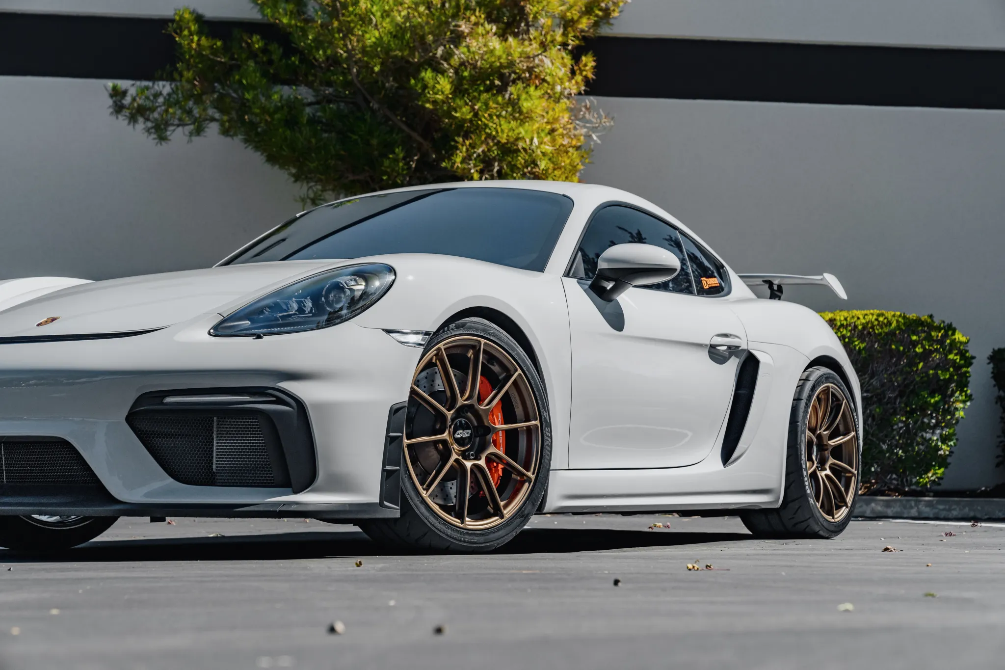 Porsche 718 Cayman GT4 with 19