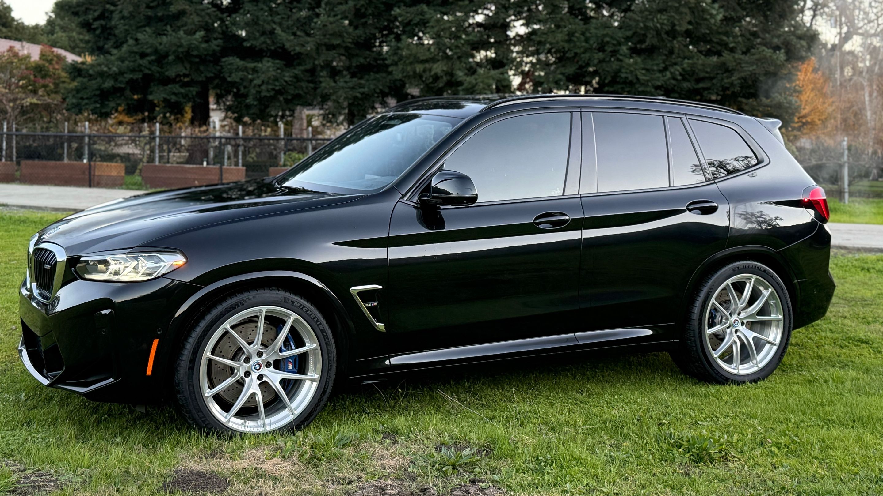 Black BMW F97 X3M with 21" VS-5RX Apex wheels in Brushed Clear